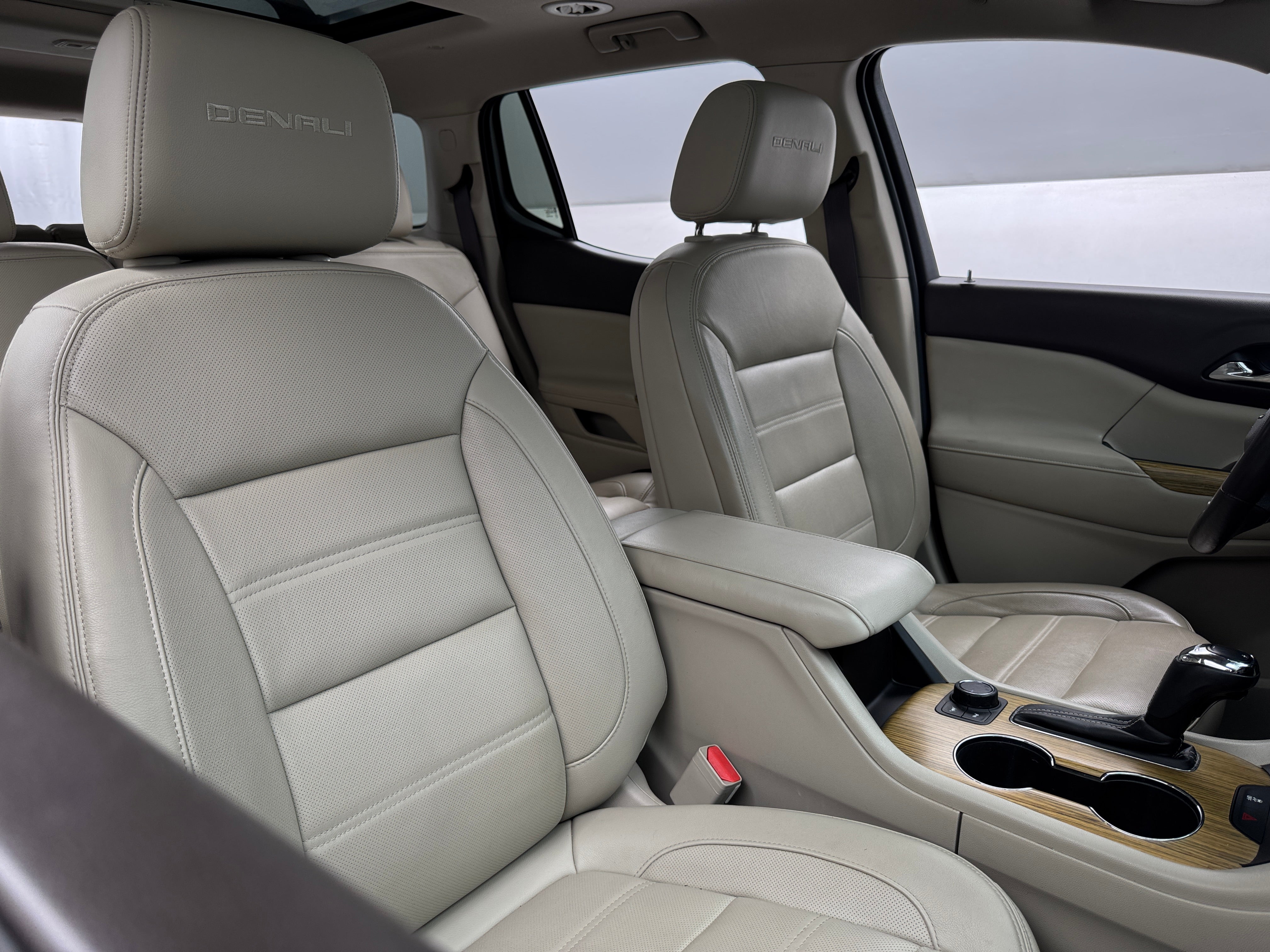2018 GMC Acadia Denali 2