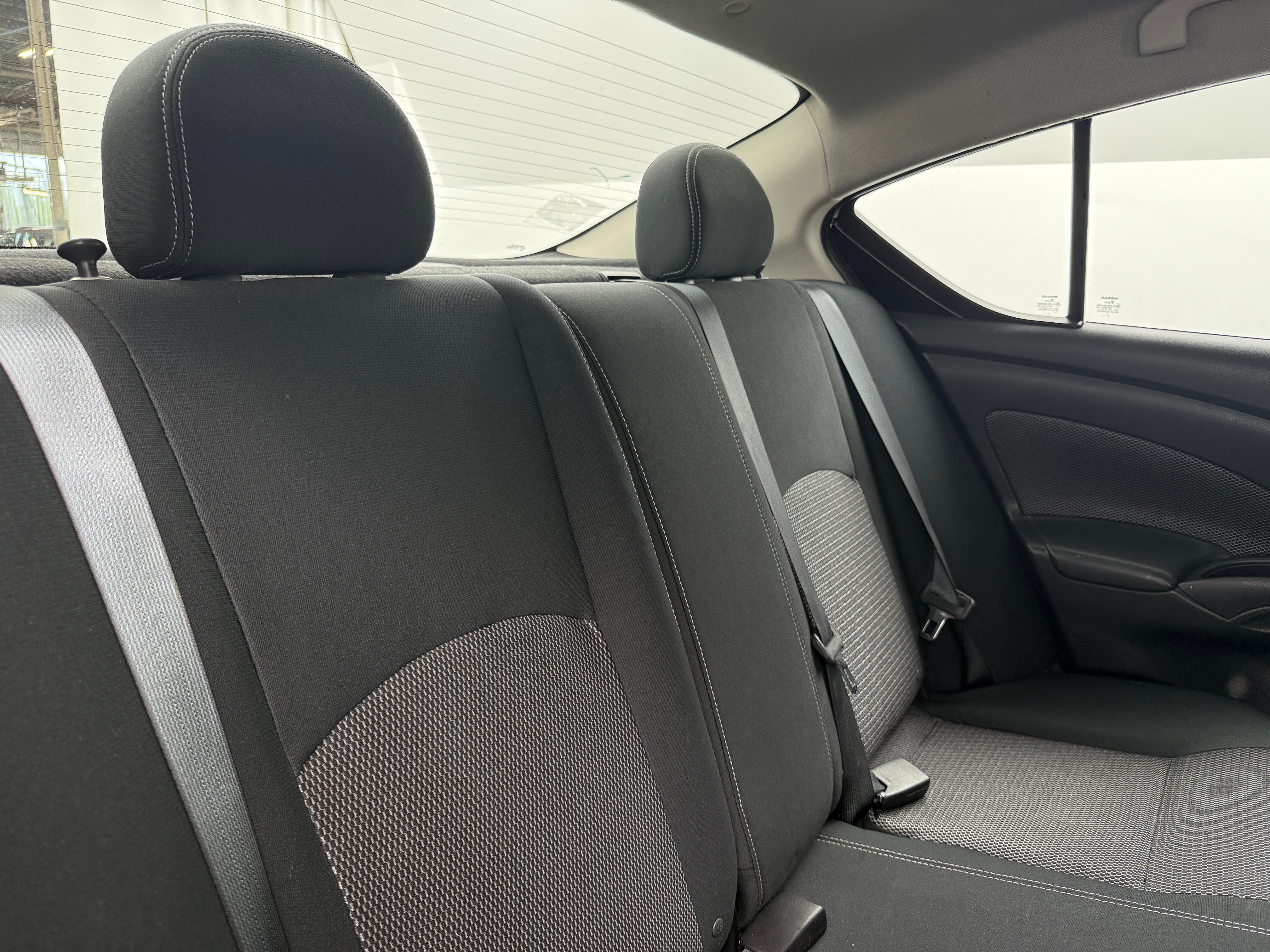 2017 Nissan Versa SL 6