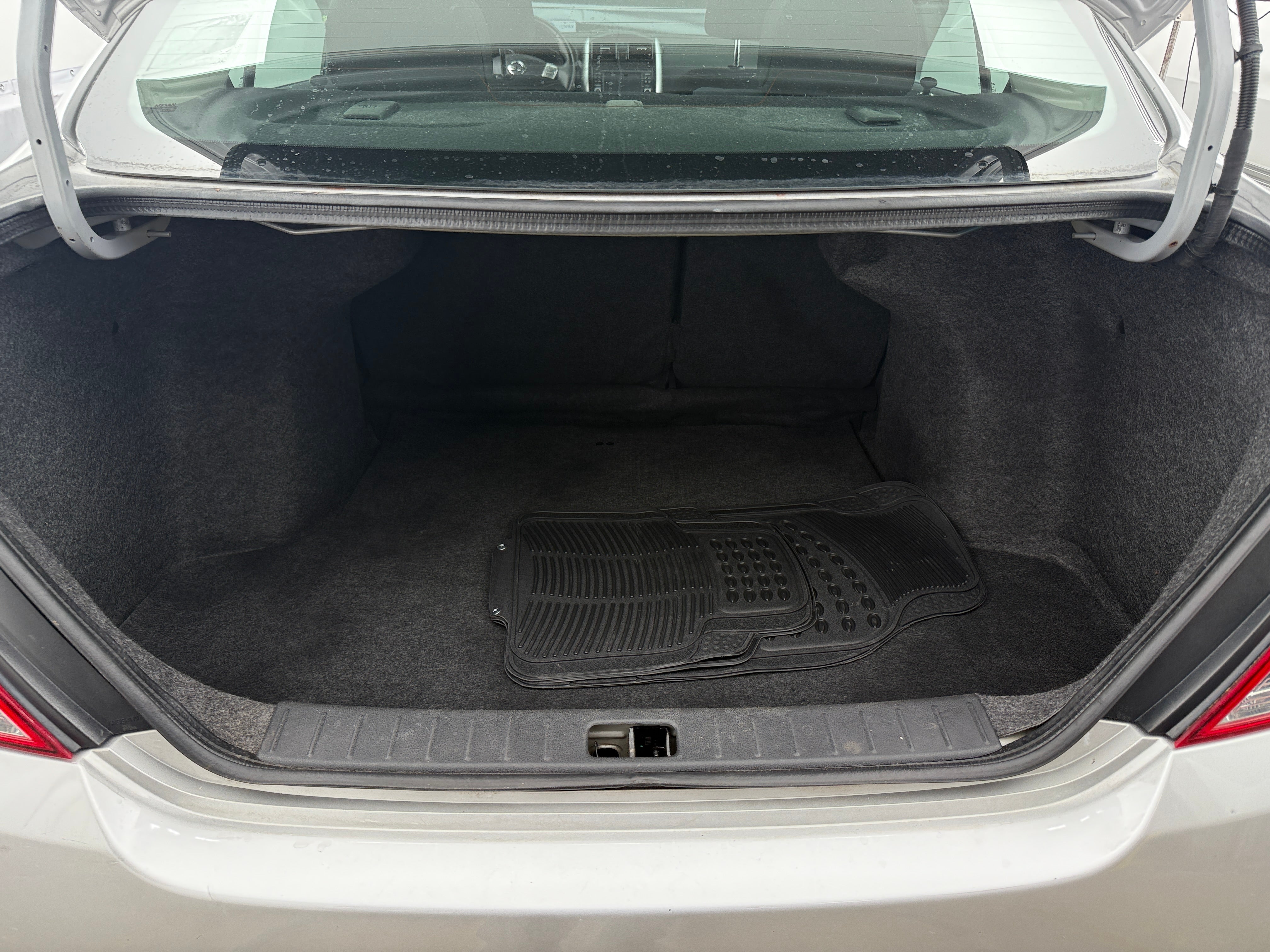 2017 Nissan Versa SL 7