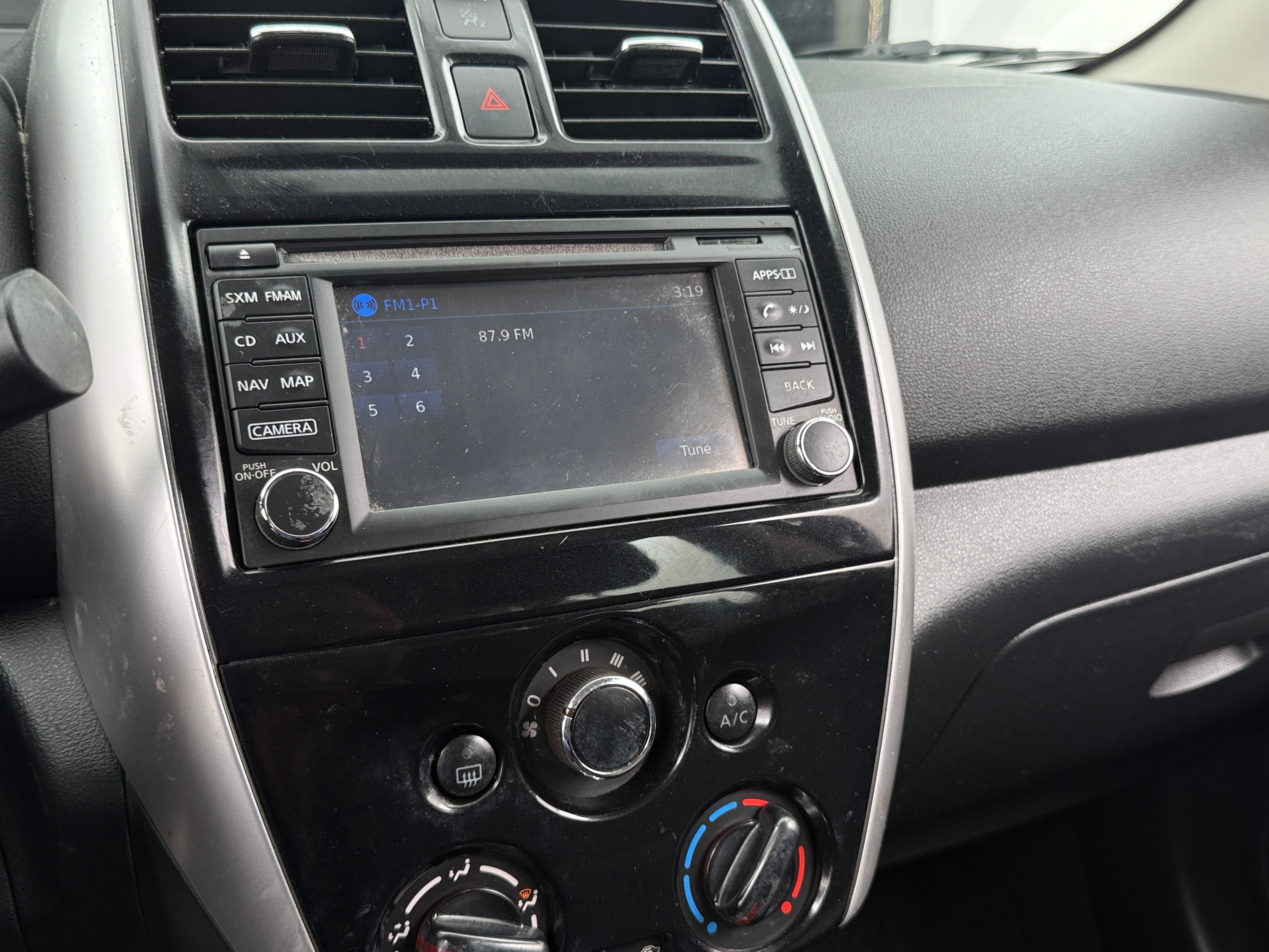 2017 Nissan Versa SL 4