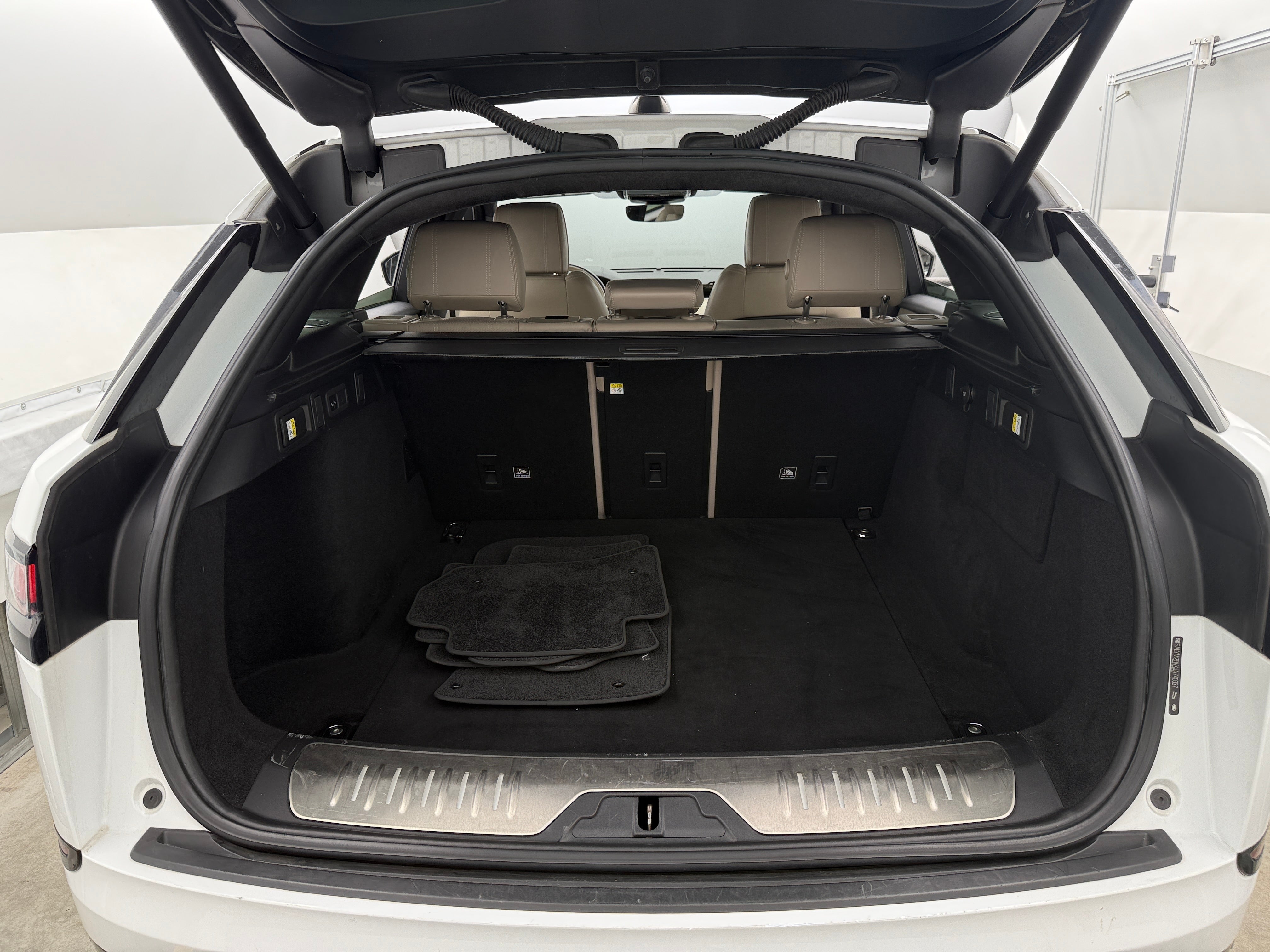 2018 Land Rover Range Rover Velar R-Dynamic HSE 6
