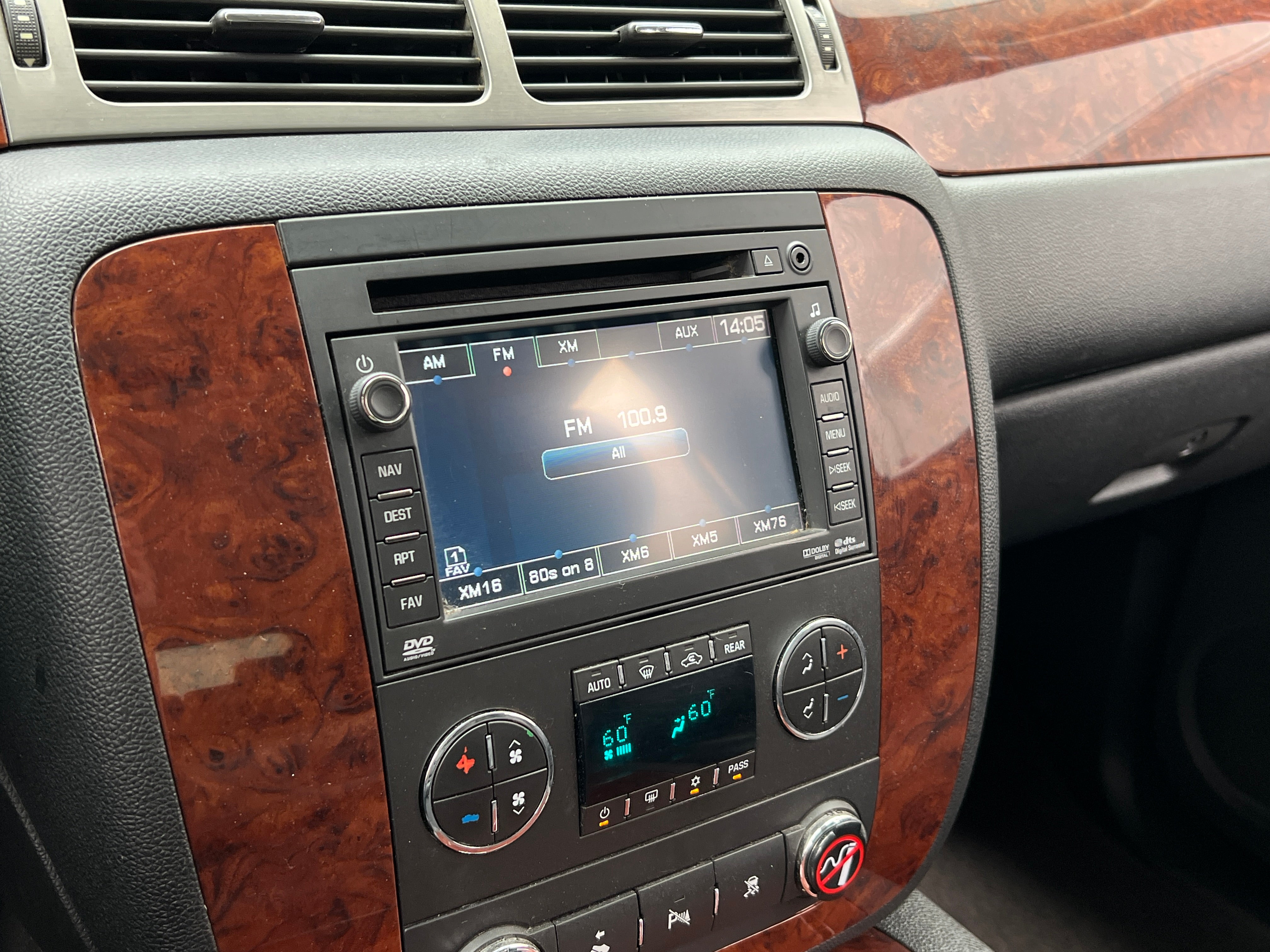 2011 Chevrolet Tahoe LTZ 3