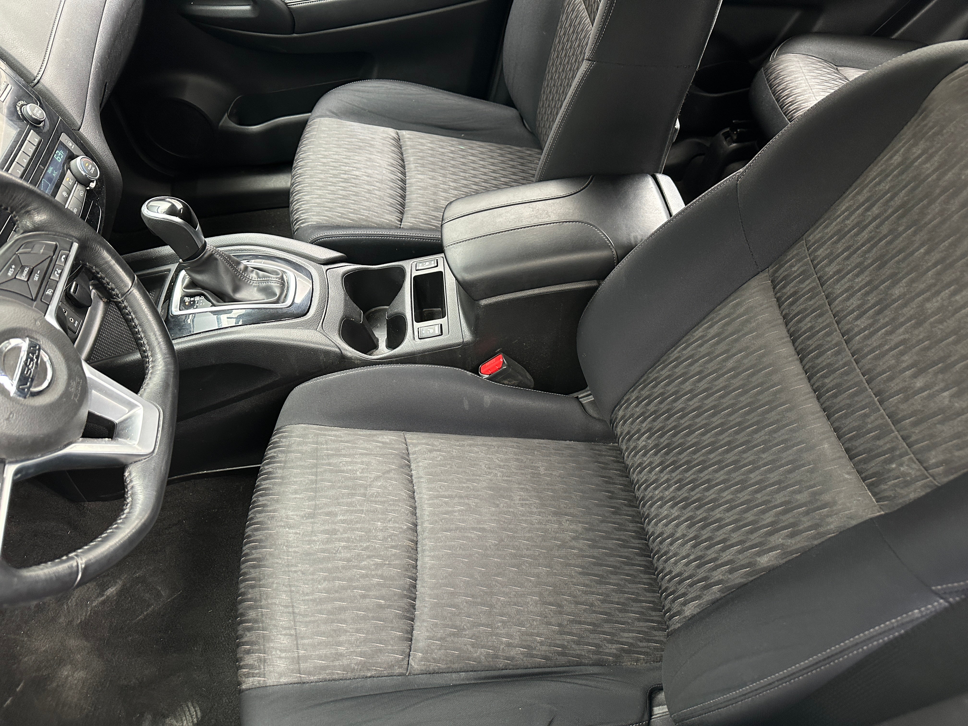 2017 Nissan Rogue SV 2