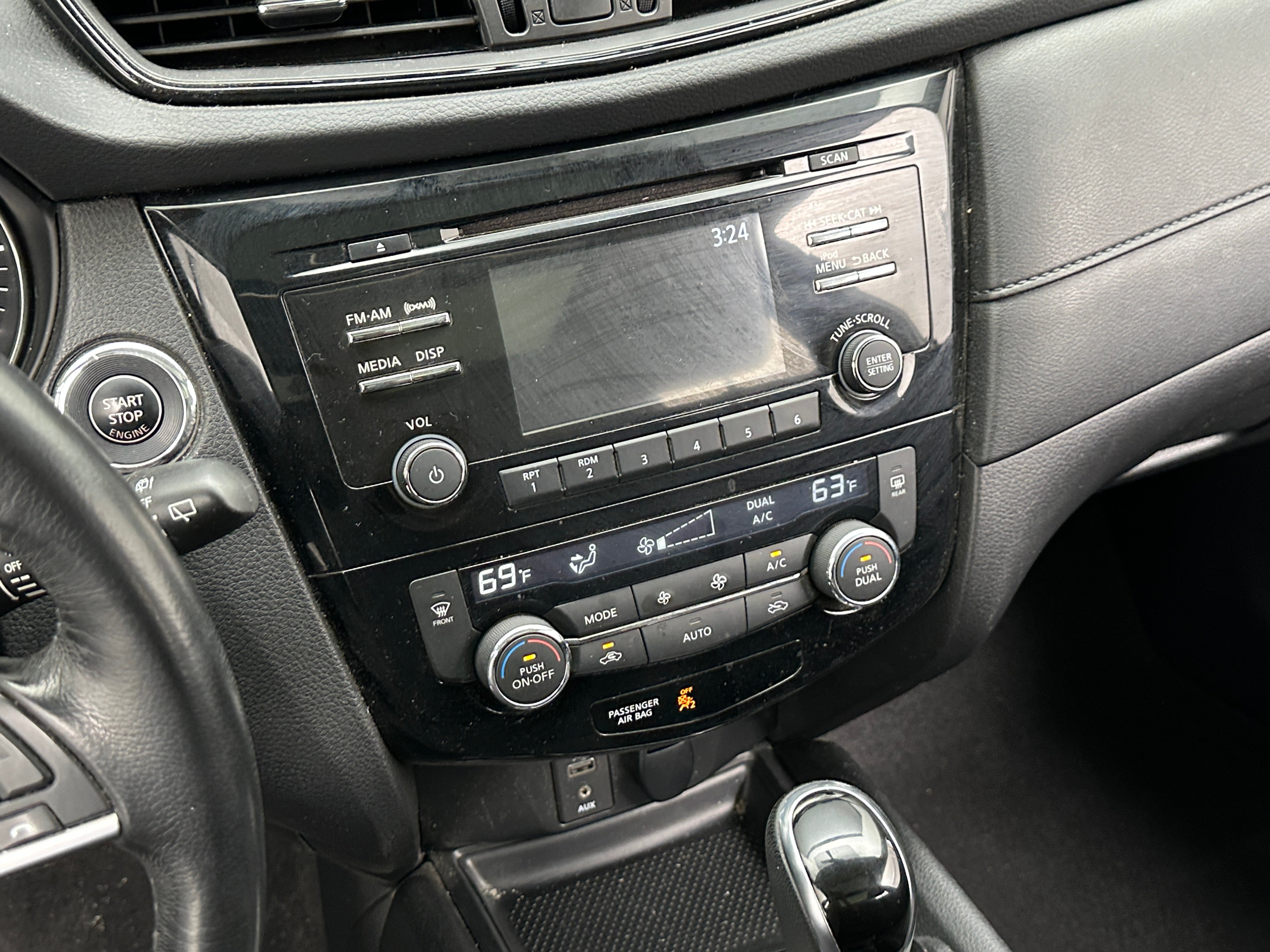 2017 Nissan Rogue SV 4