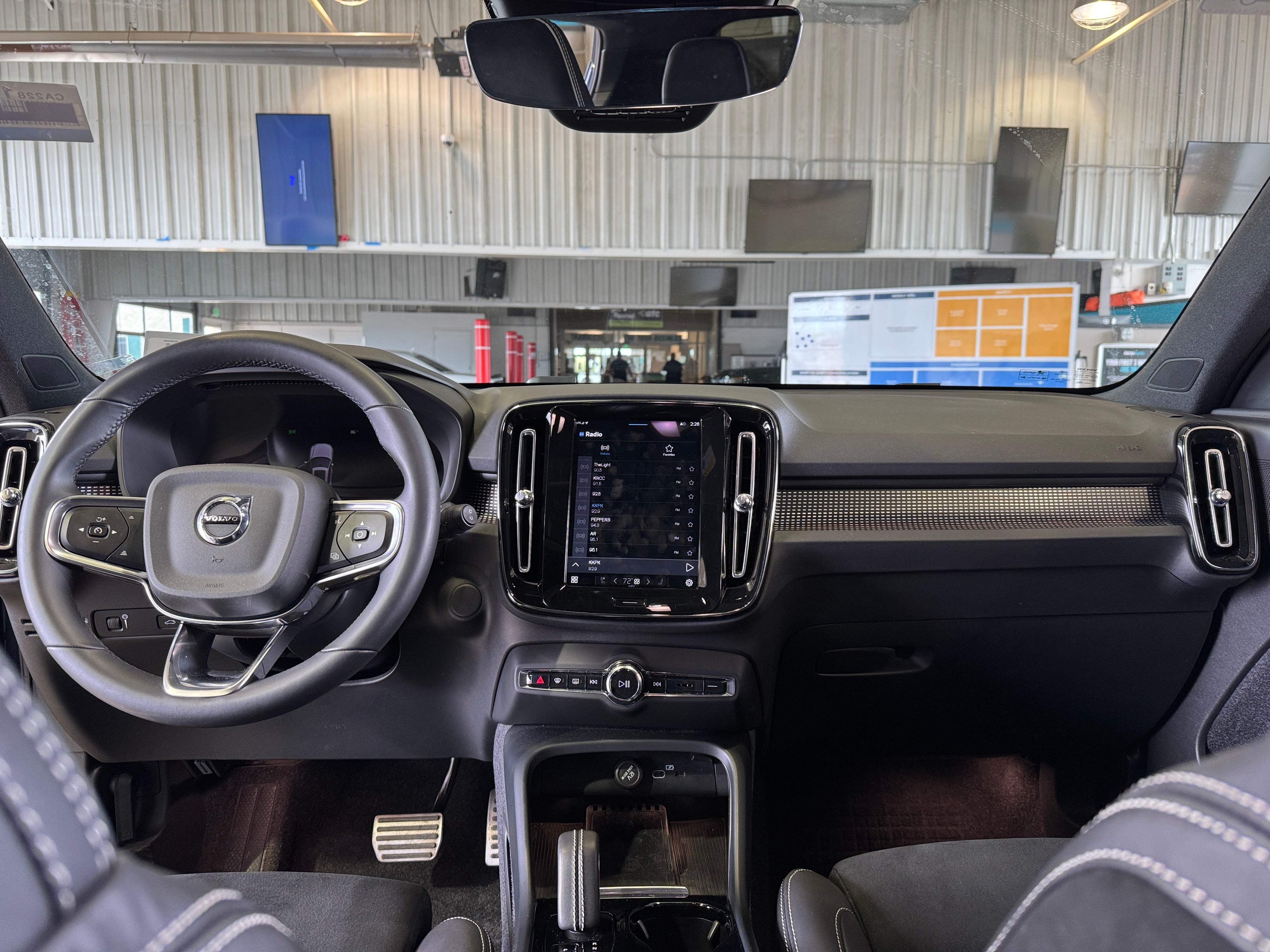 2022 Volvo XC40 Recharge Plus 2