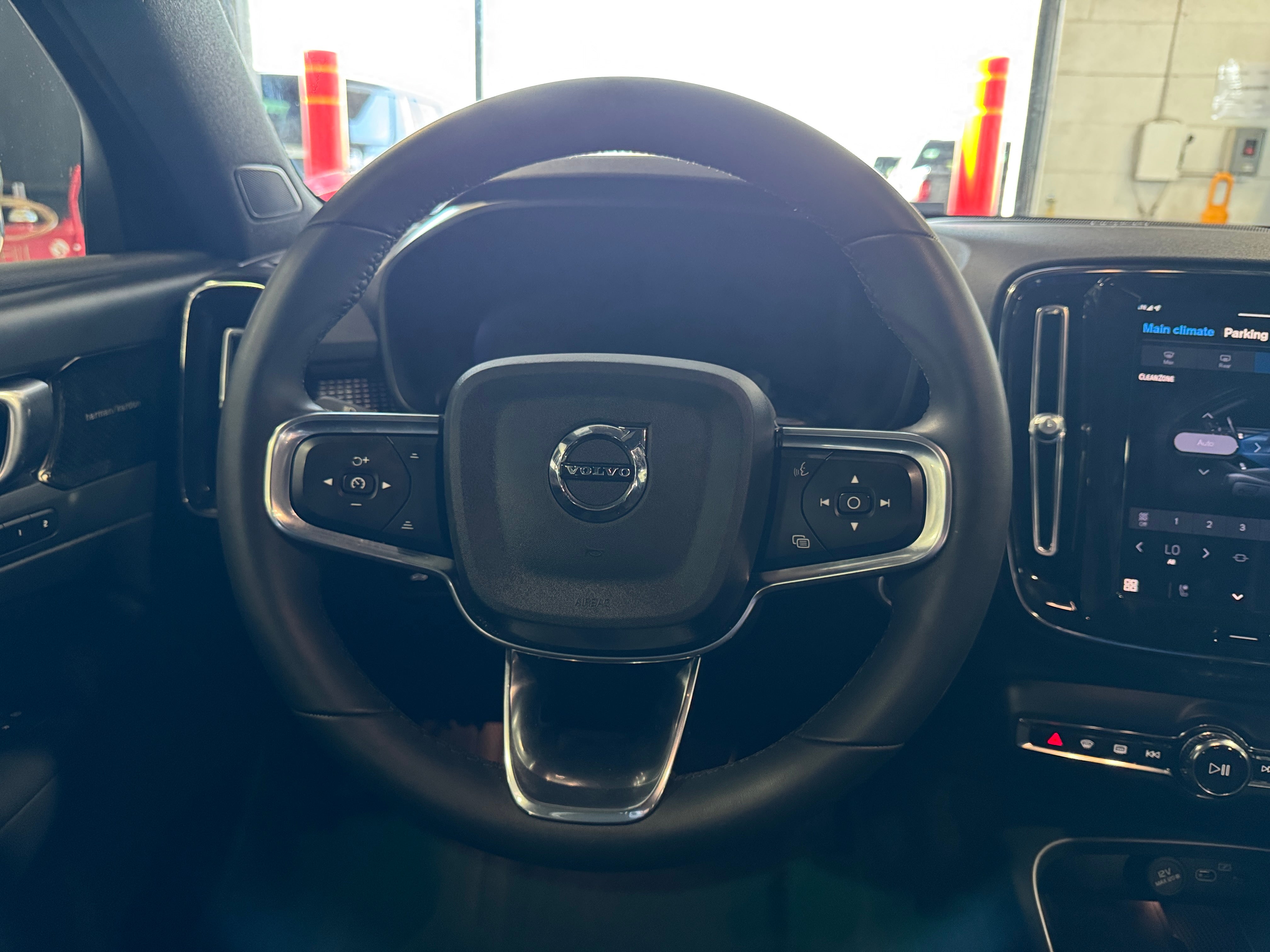 2023 Volvo XC40 B5 Ultimate 5