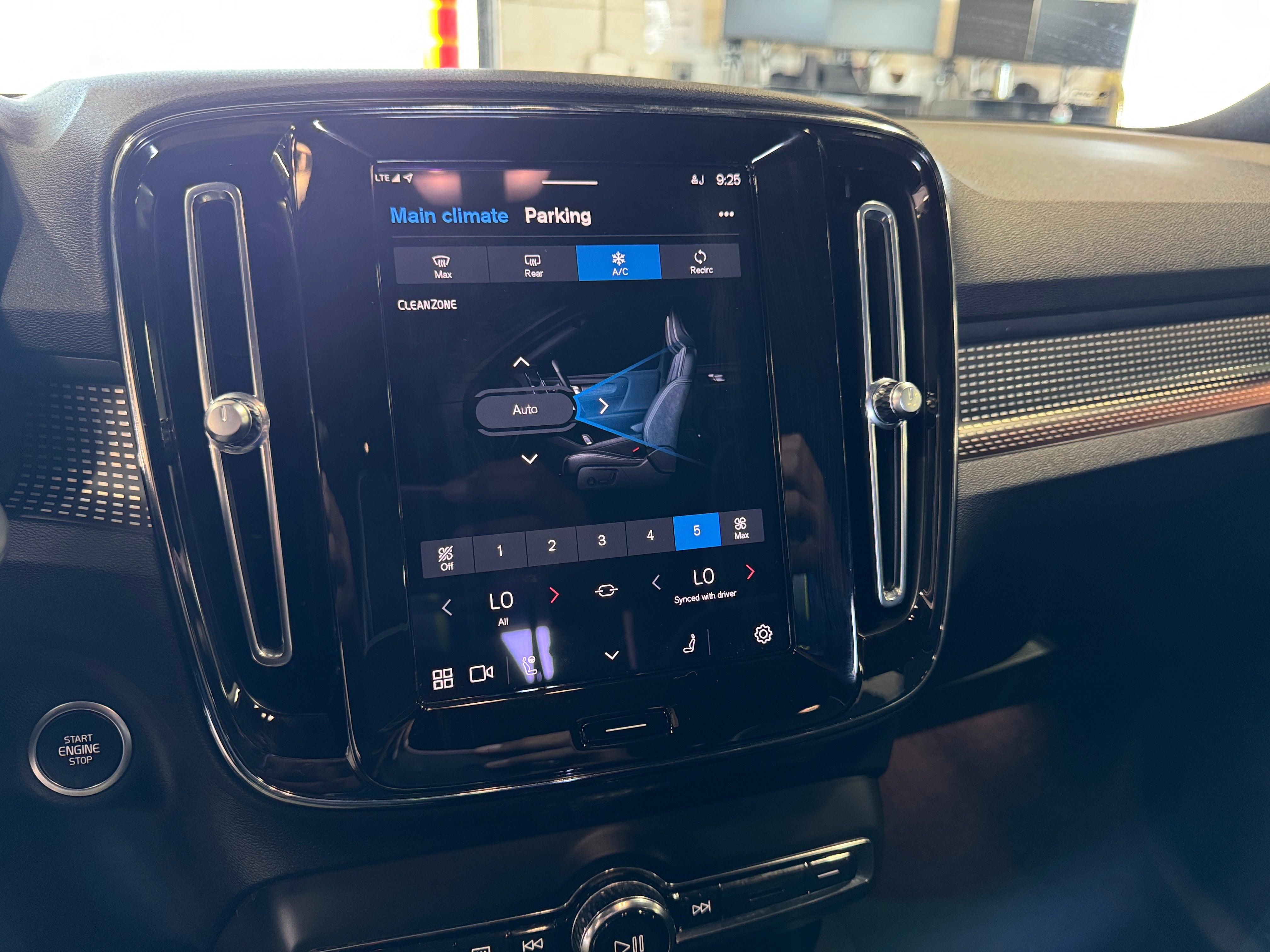 2023 Volvo XC40 B5 Ultimate 4
