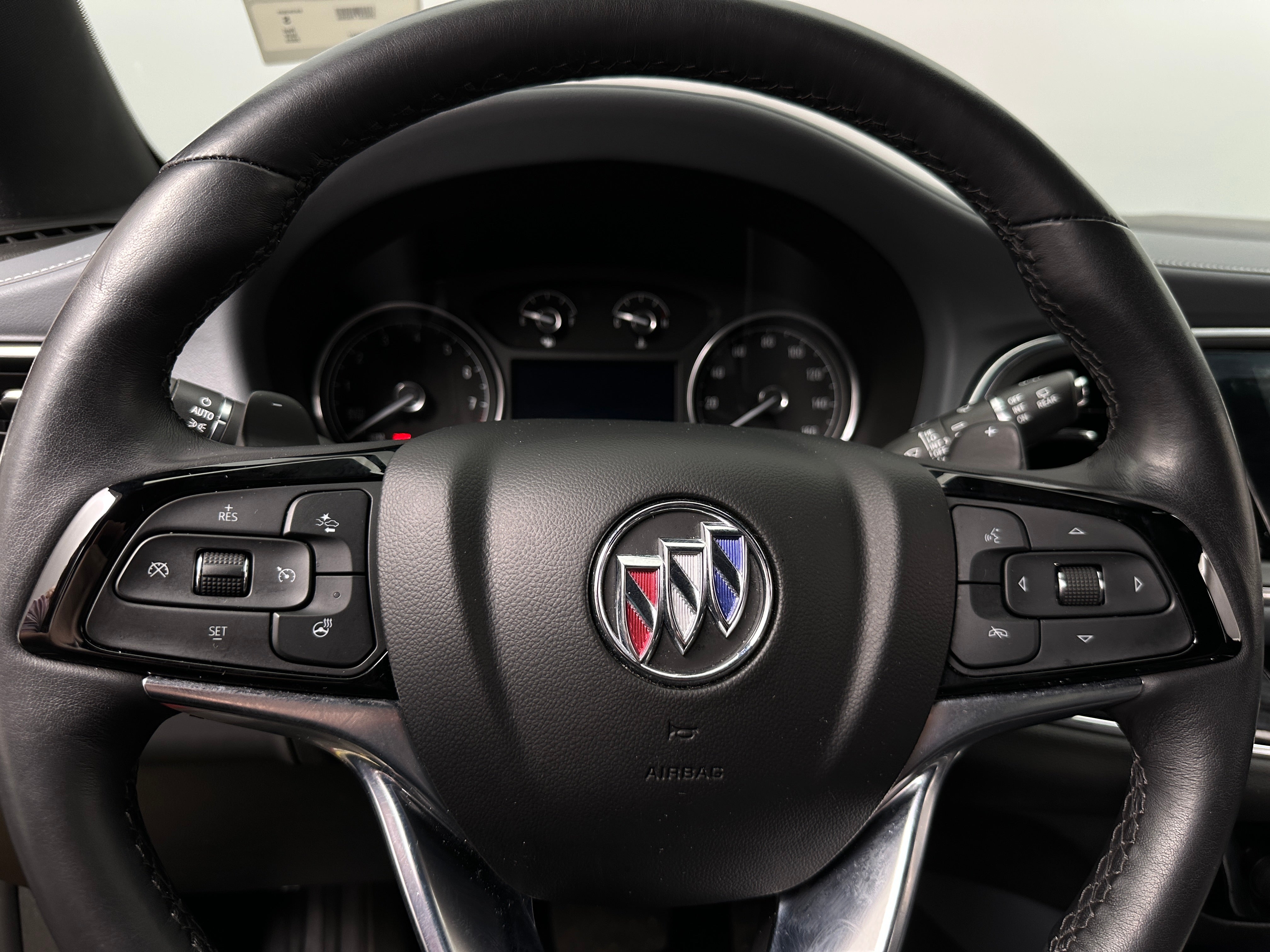 2023 Buick Enclave Essence 4