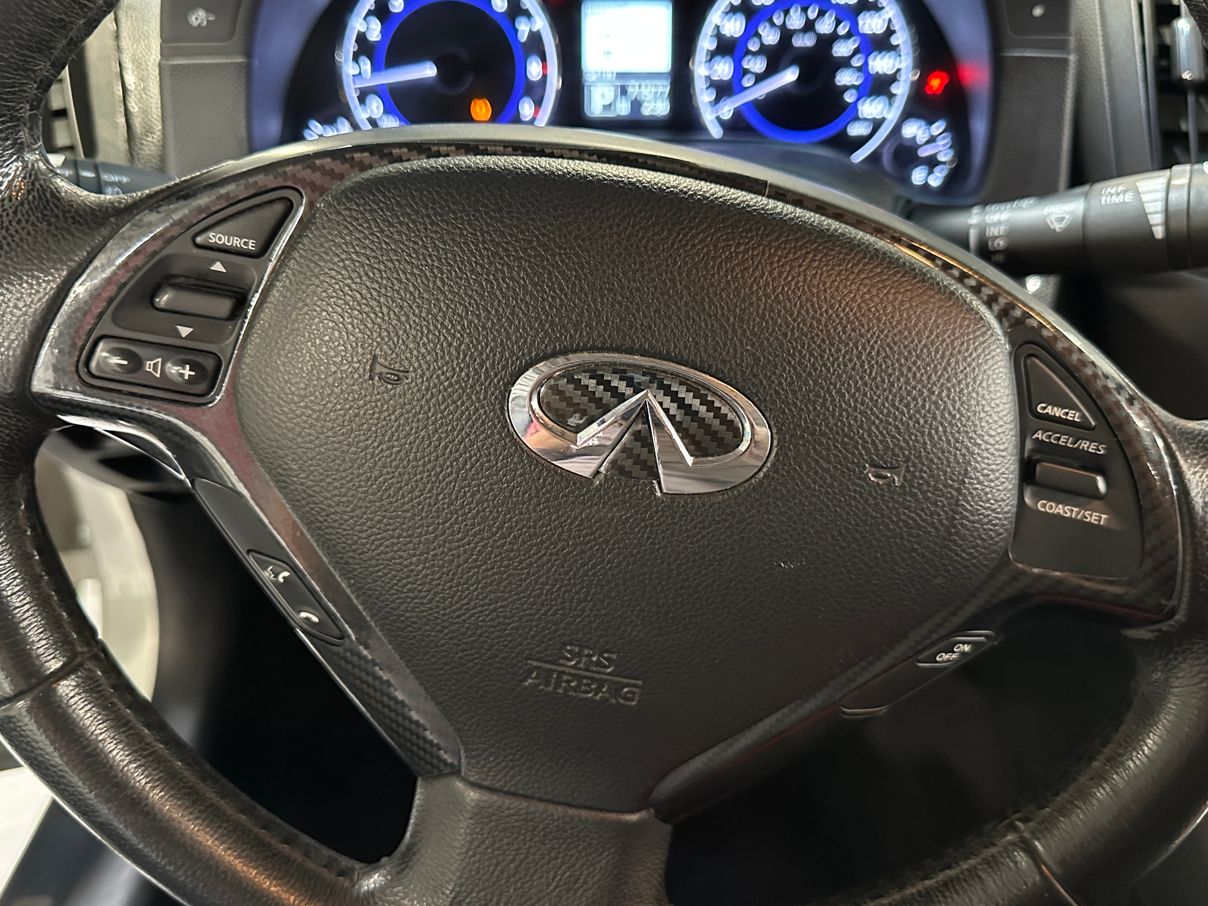 2011 INFINITI G37 X 3
