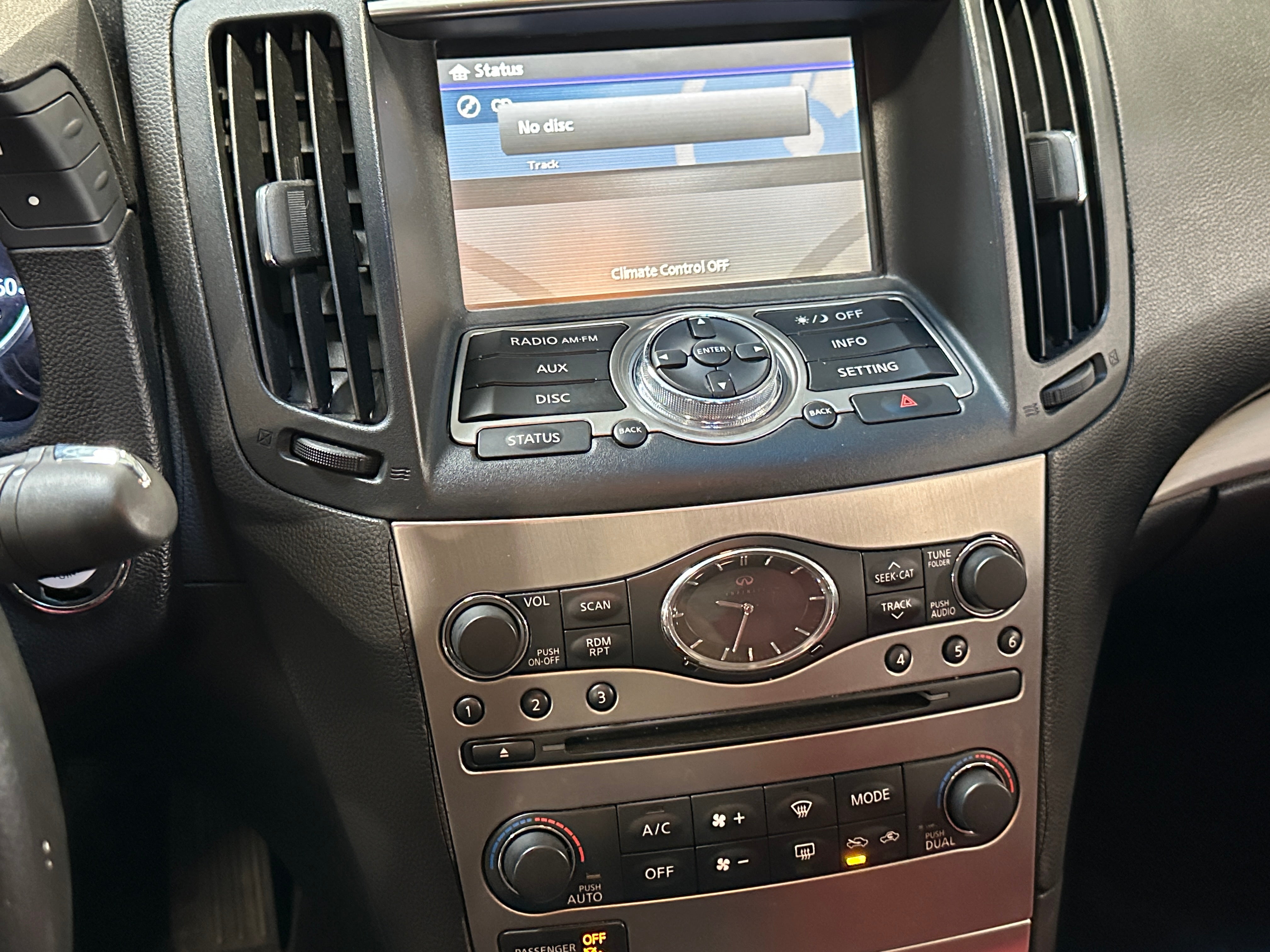 2011 INFINITI G37 X 2