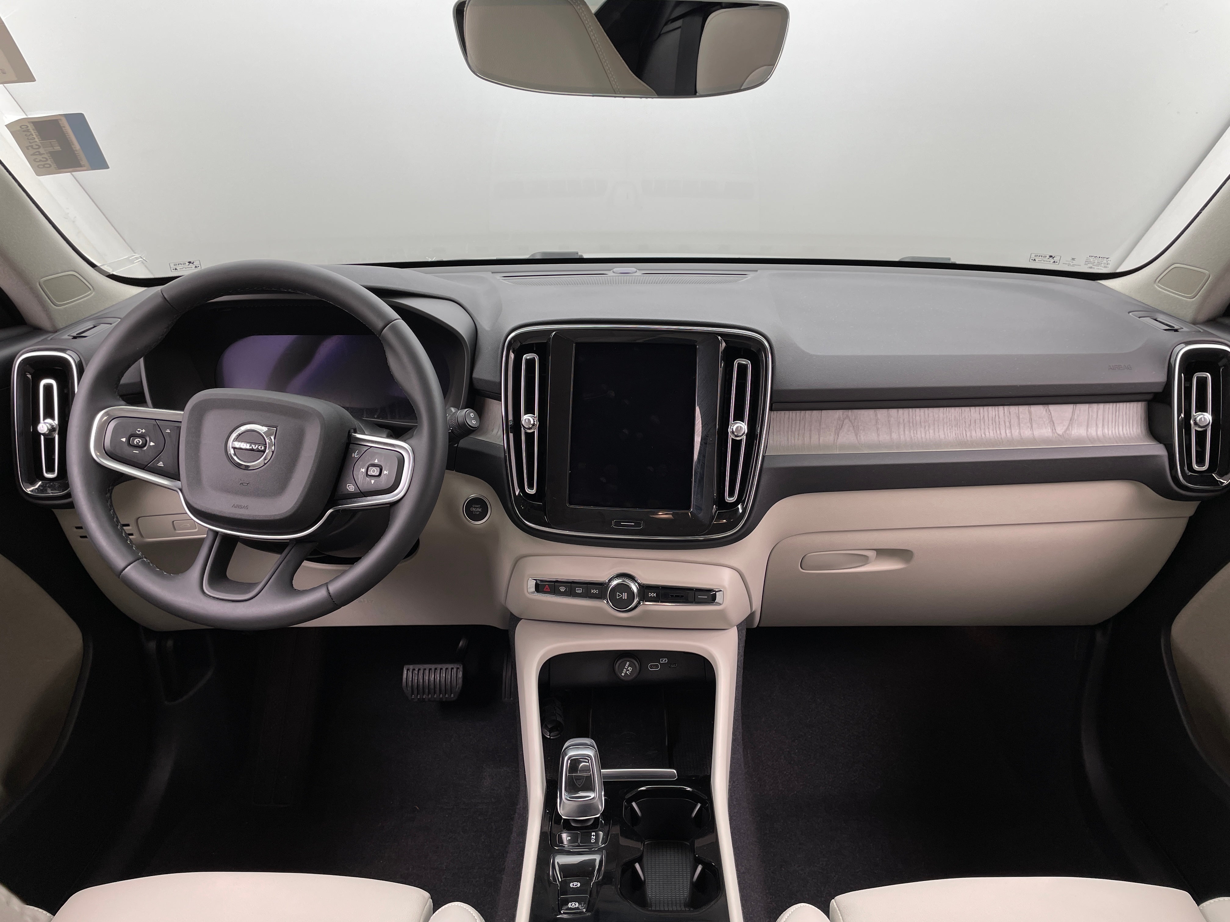 2024 Volvo XC40 B5 Plus 2