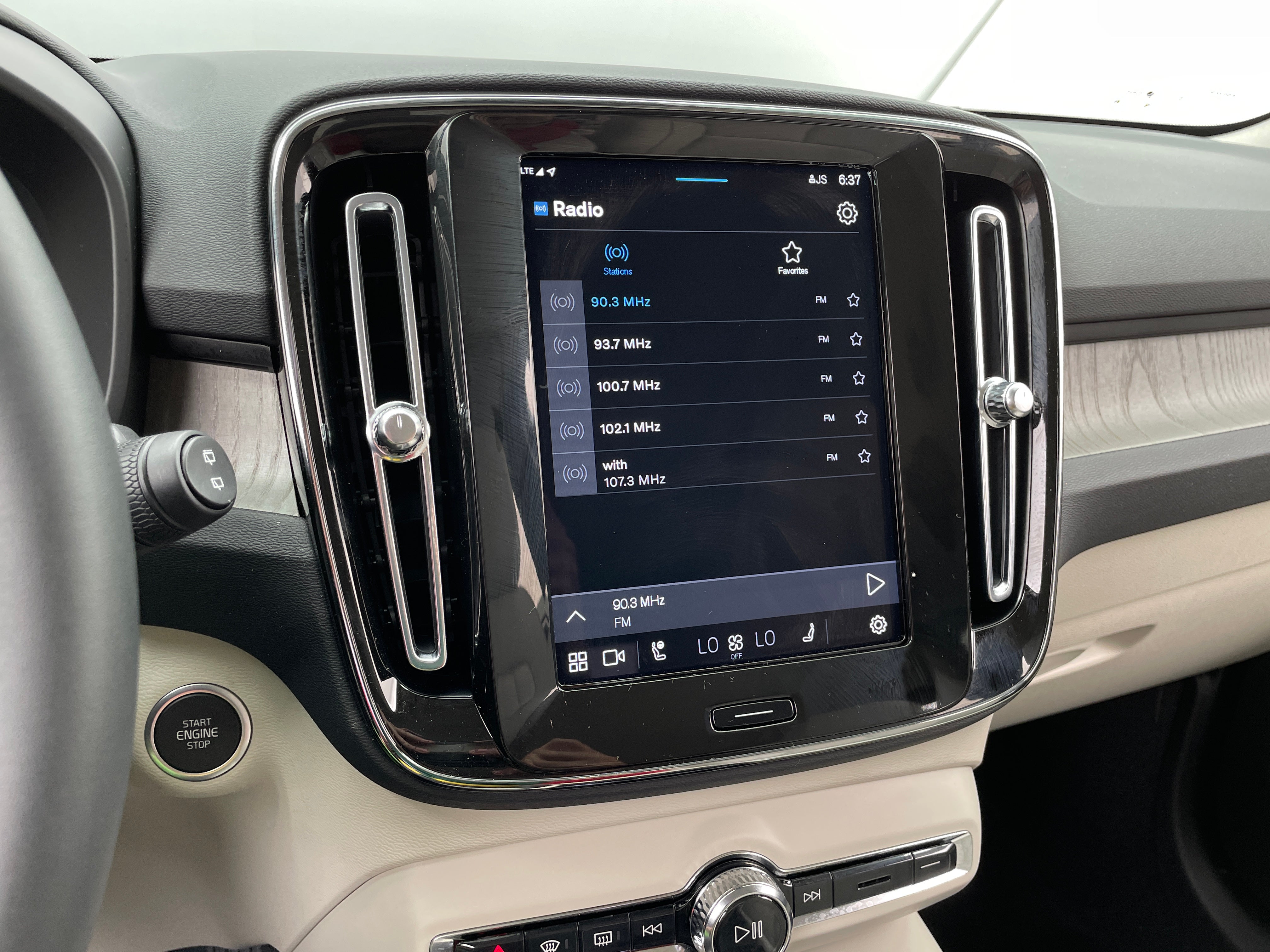 2024 Volvo XC40 B5 Plus 3