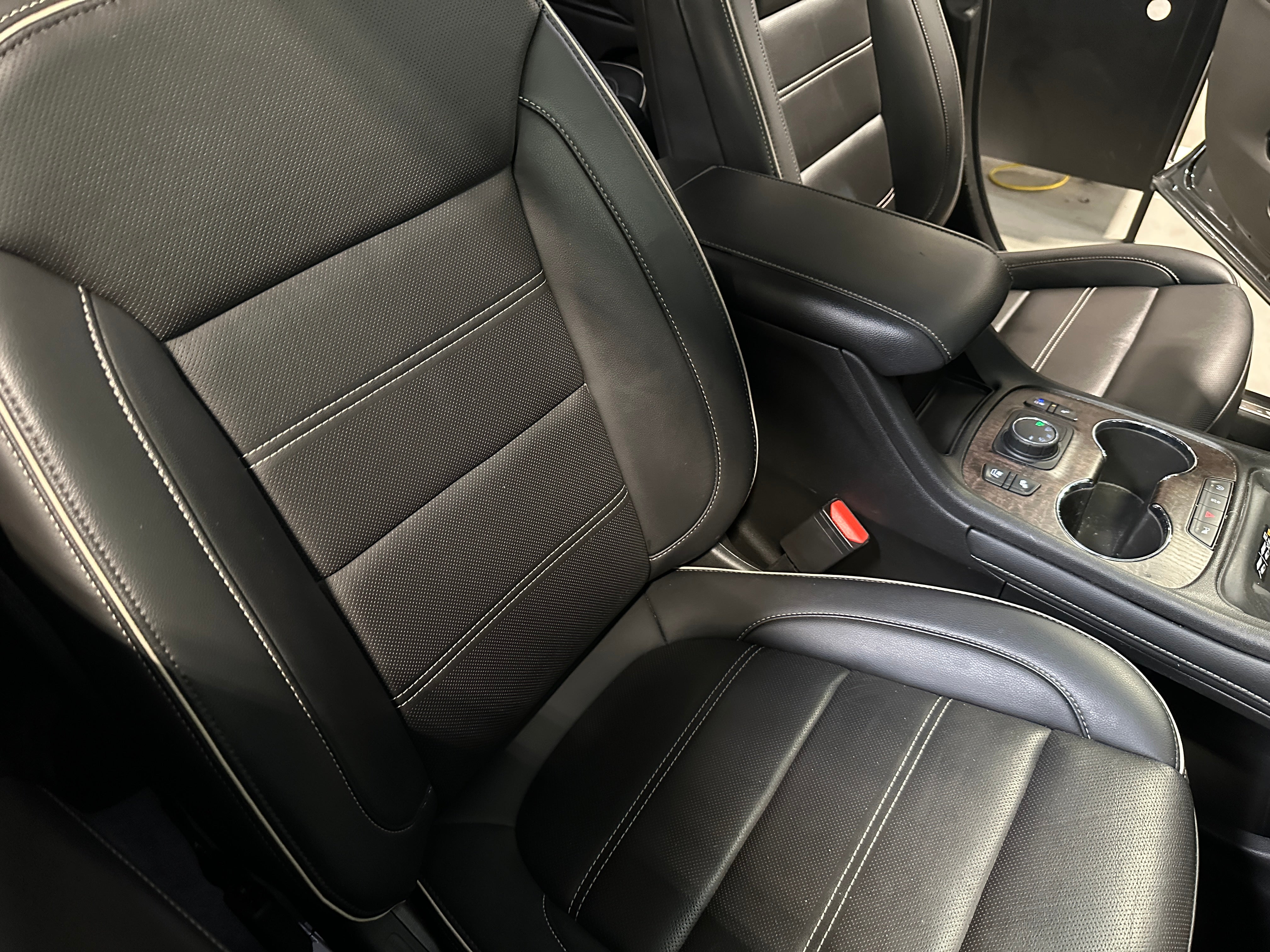 2022 GMC Acadia Denali 2