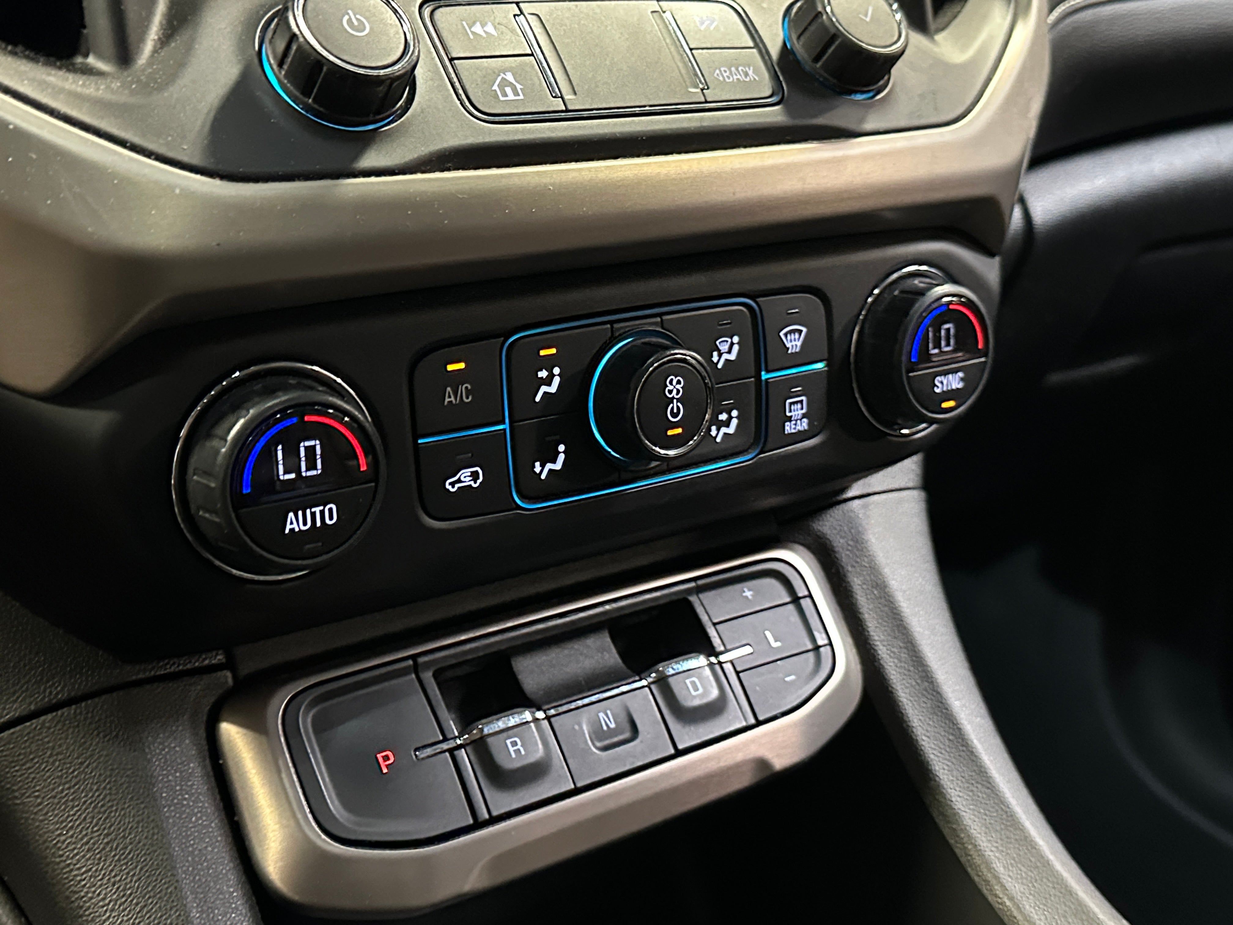 2022 GMC Acadia Denali 4