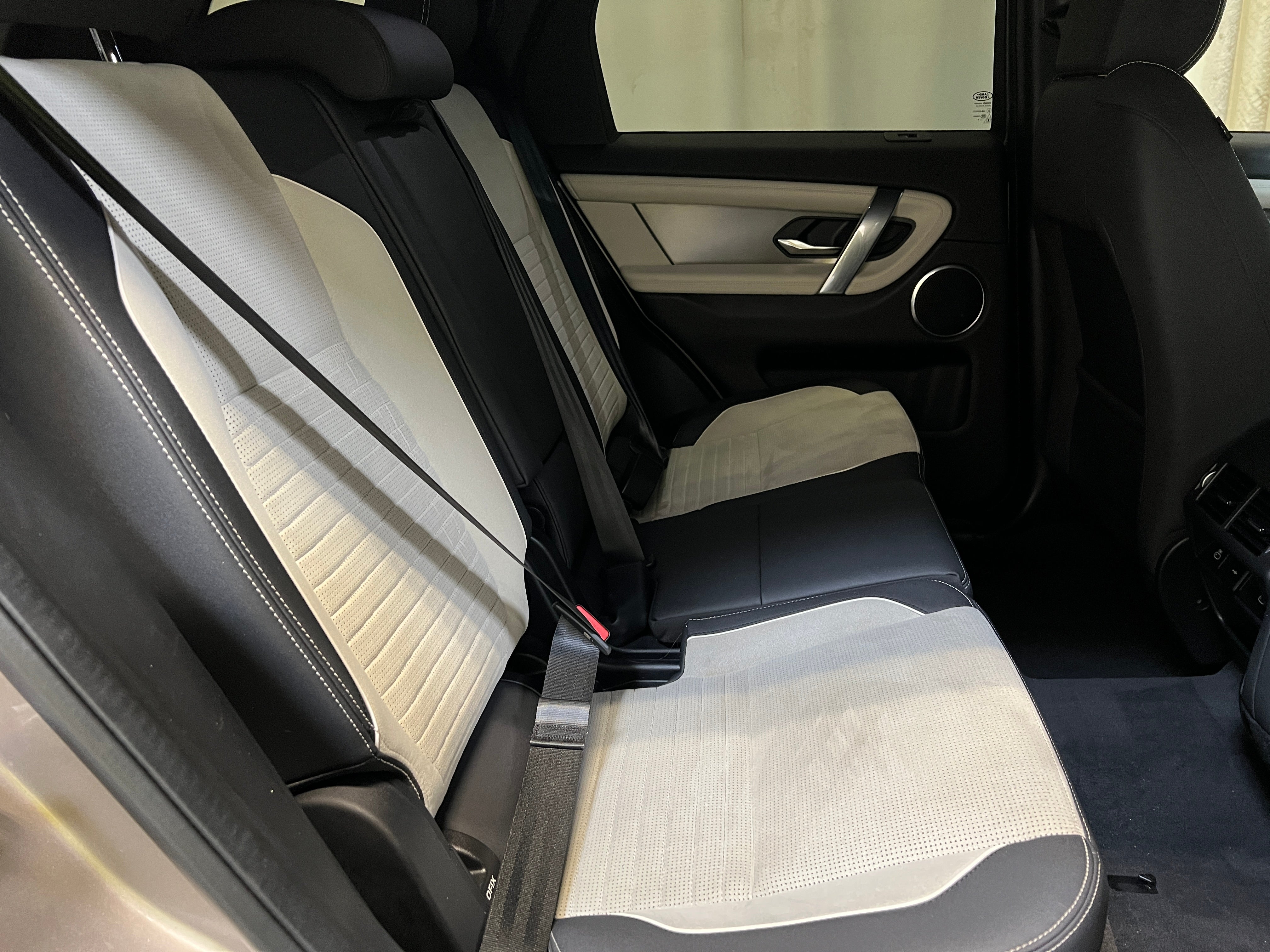 2022 Land Rover Discovery Sport R-Dynamic S 6