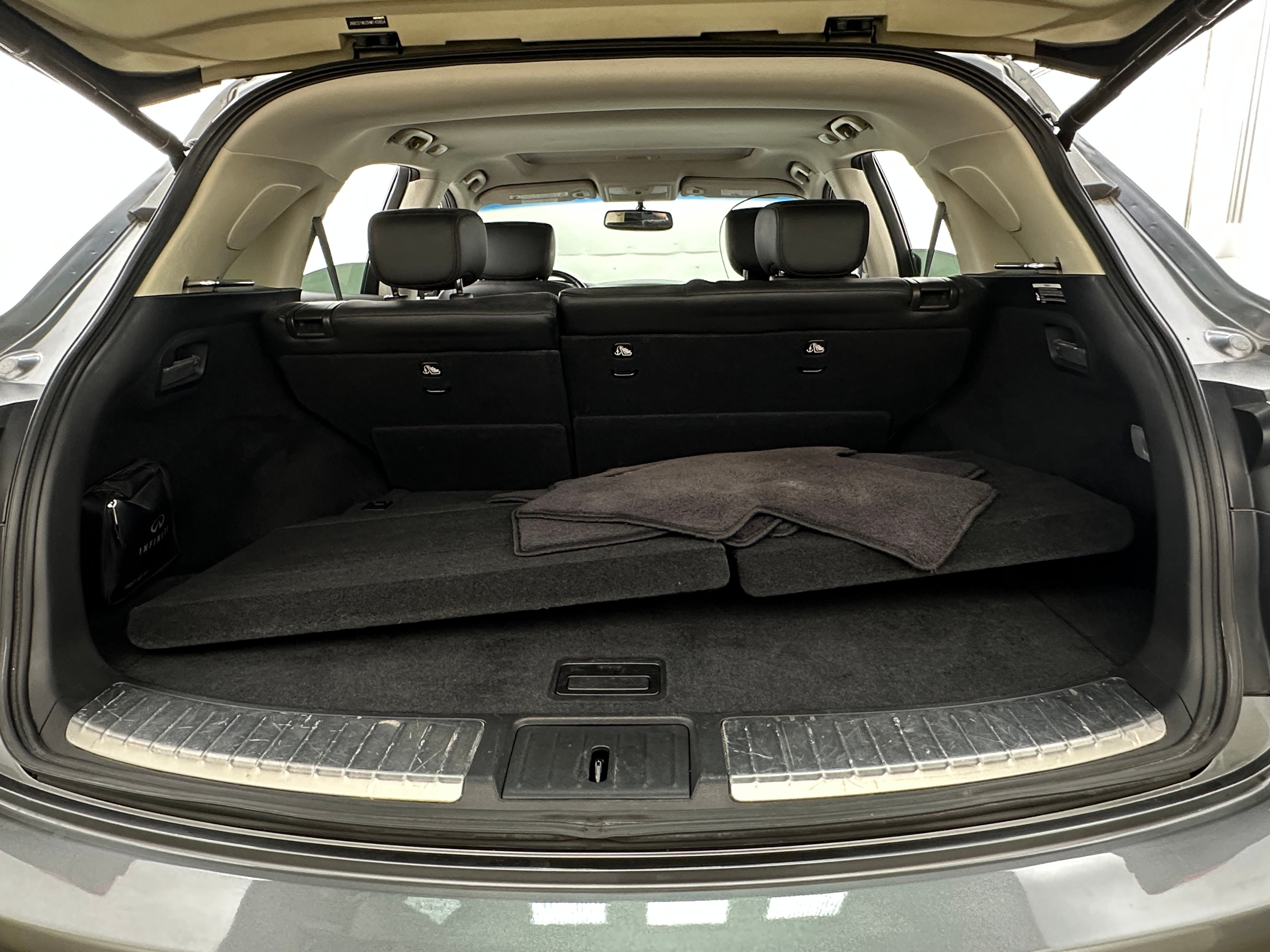 2017 INFINITI QX70  6