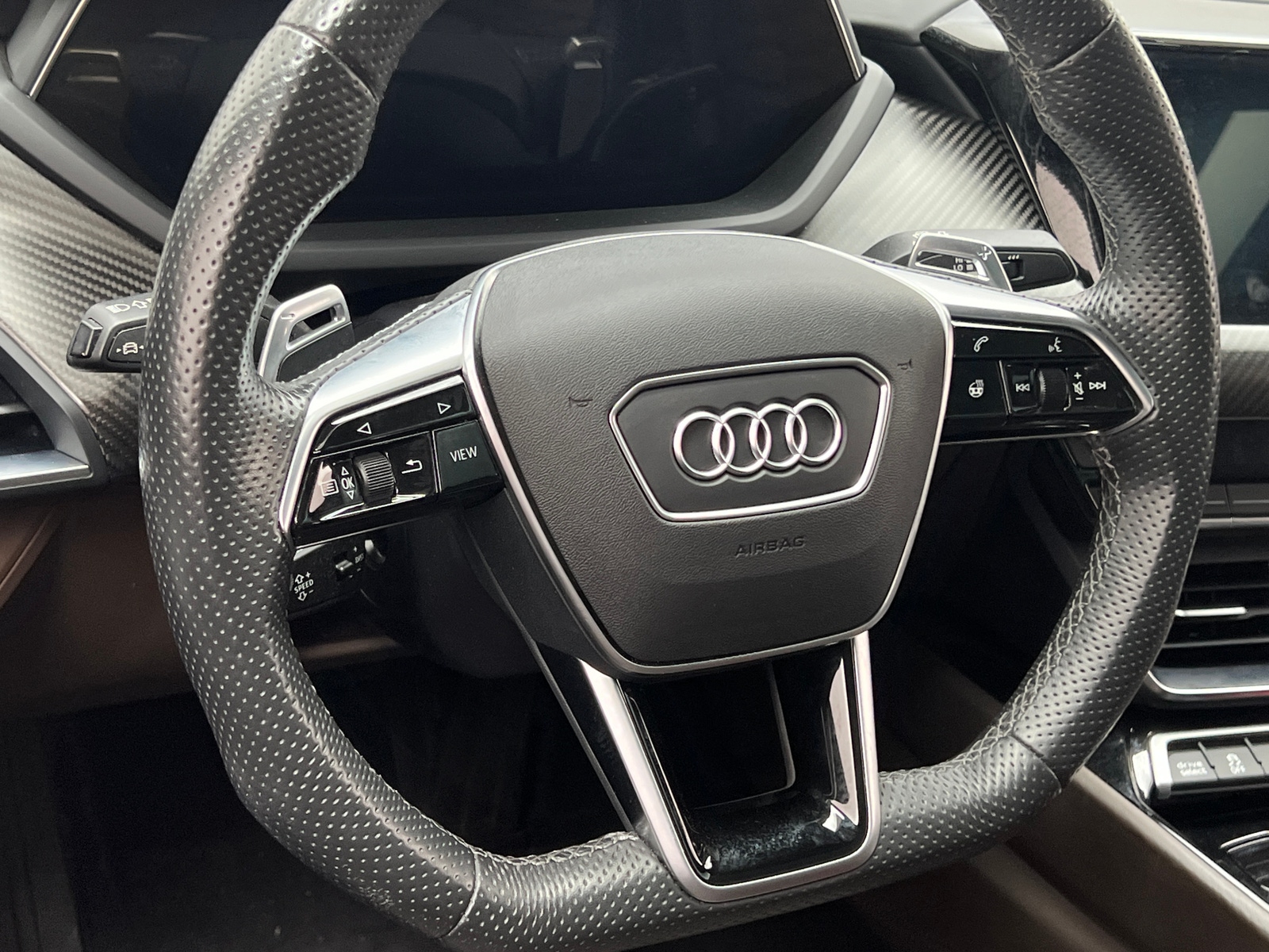 Thumbnail: 2022 Audi e-tron GT - 4
