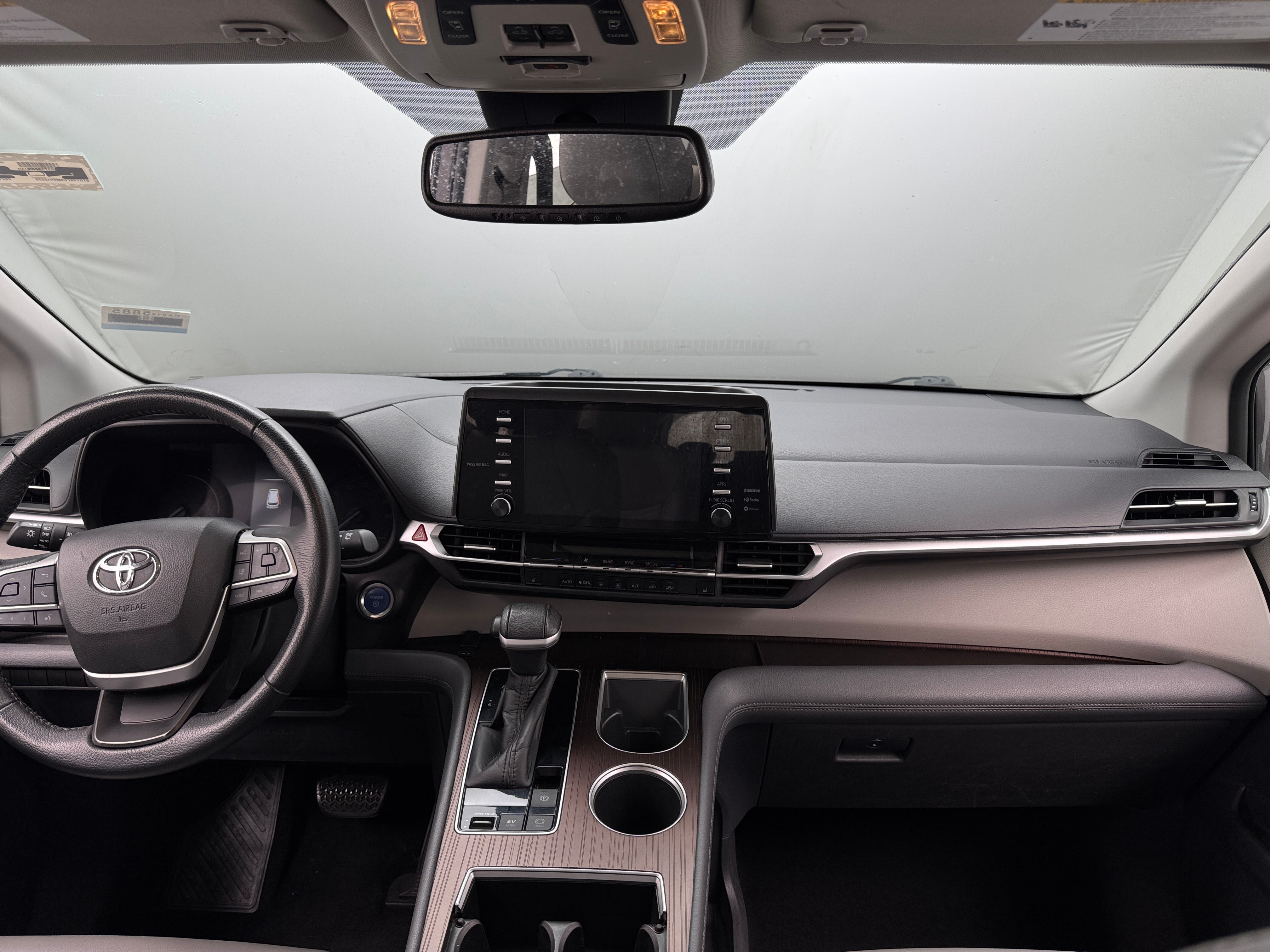 2021 Toyota Sienna XLE 2