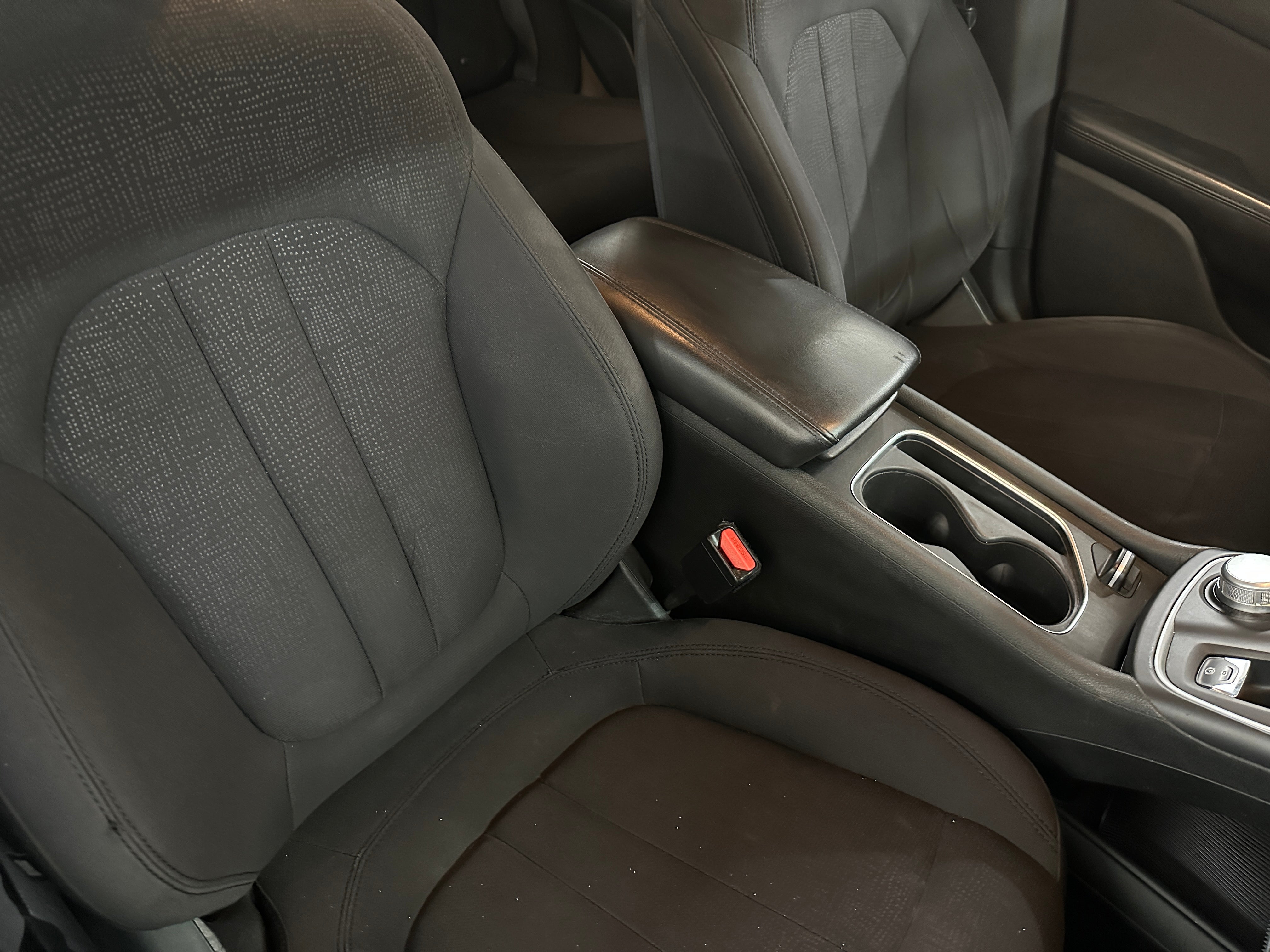 2015 Chrysler 200 Limited 2