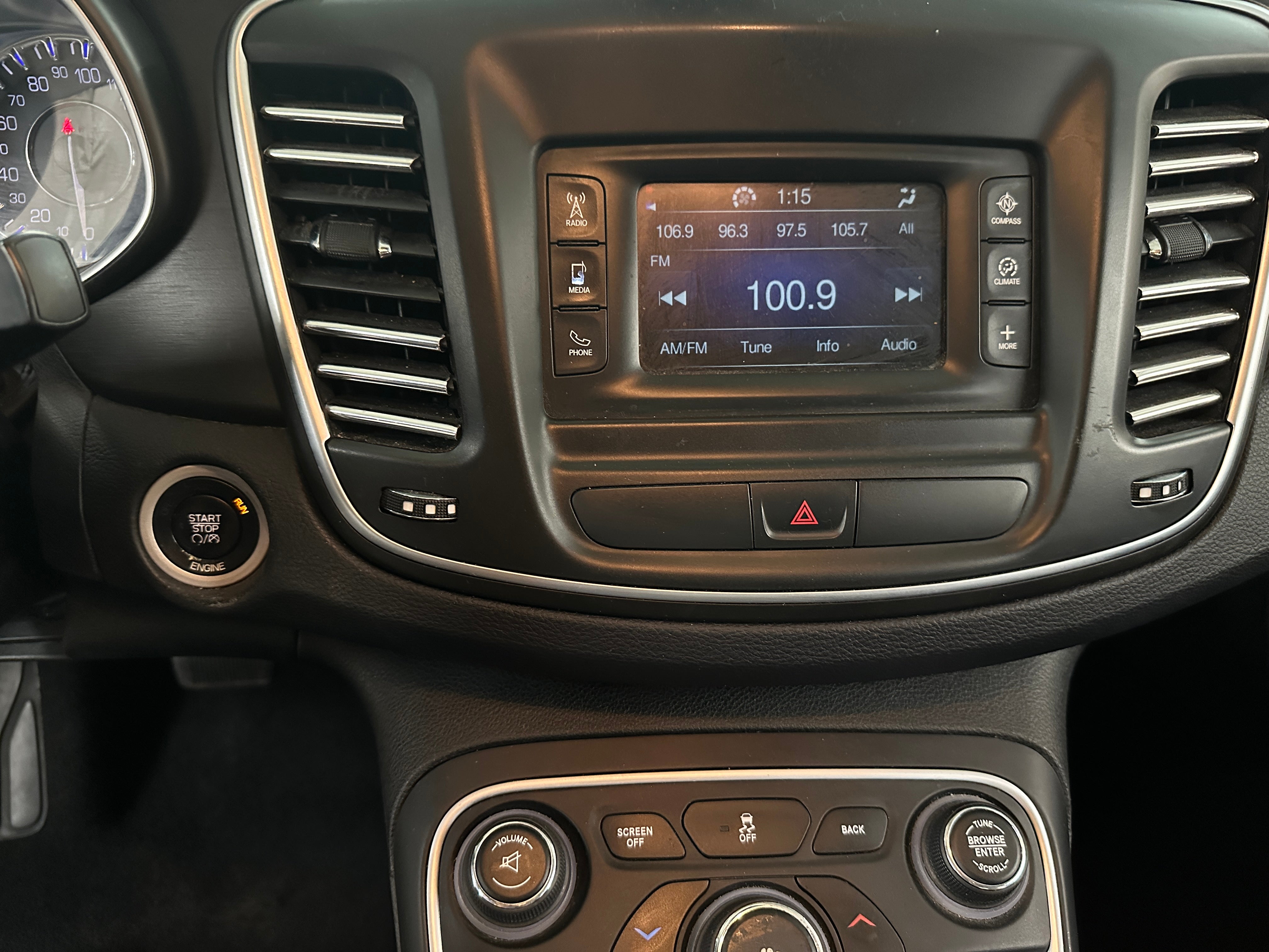 2015 Chrysler 200 Limited 4