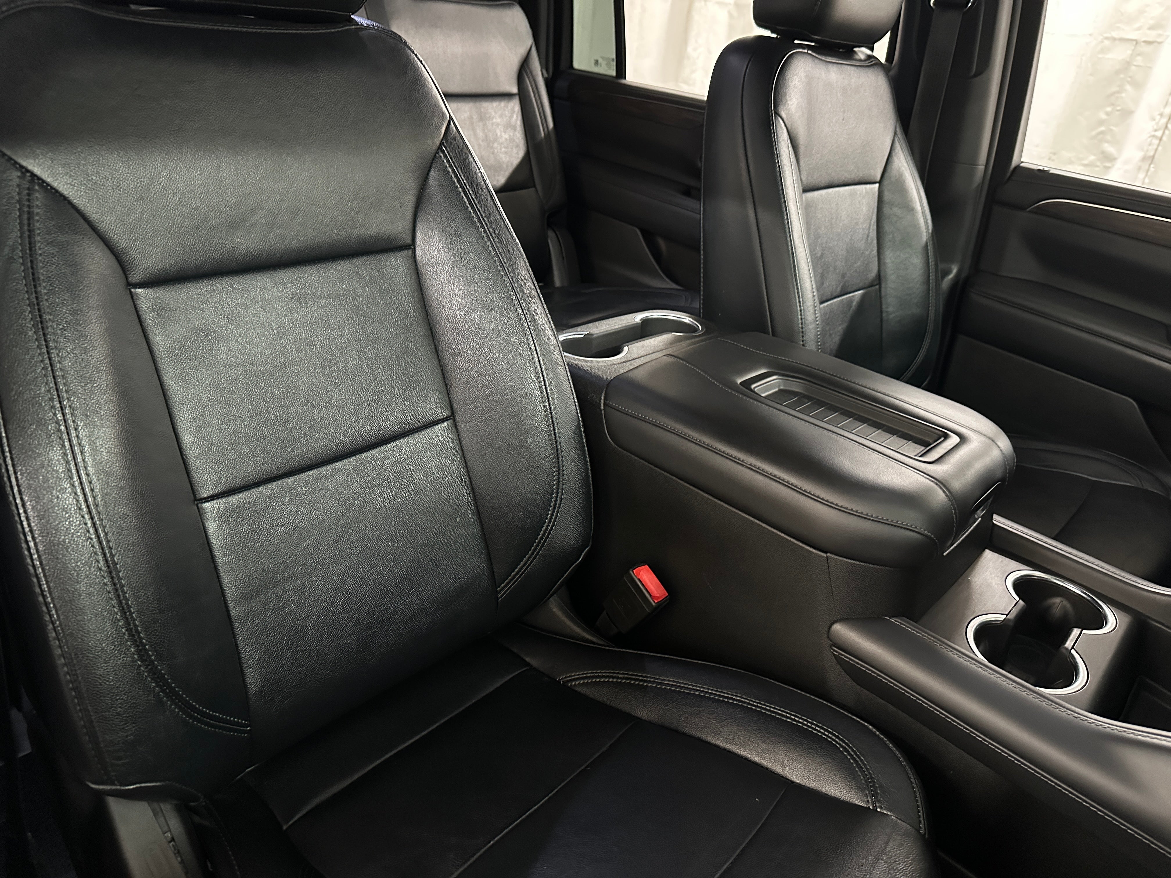 2022 Chevrolet Suburban LS 2
