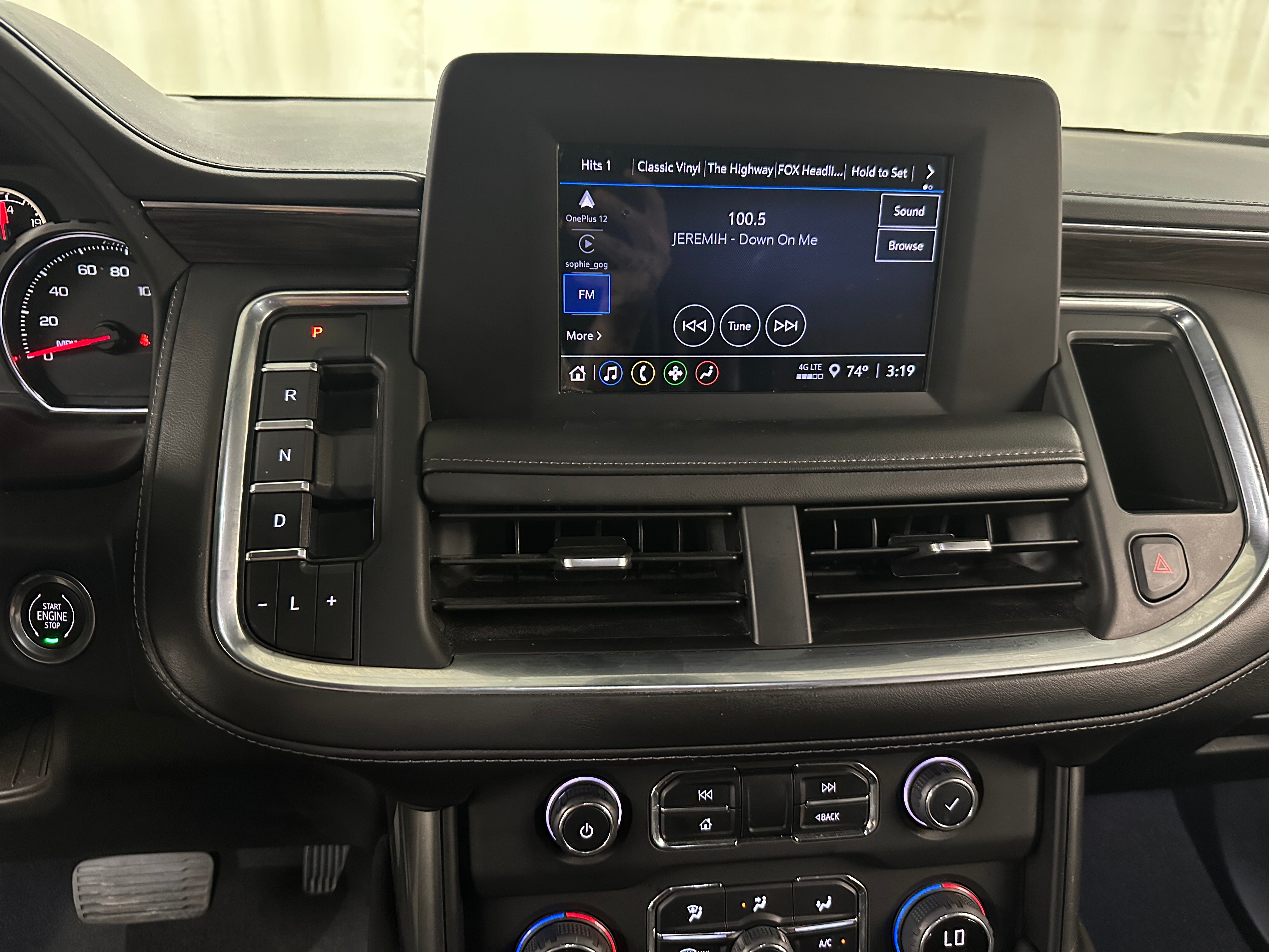 2022 Chevrolet Suburban LS 4
