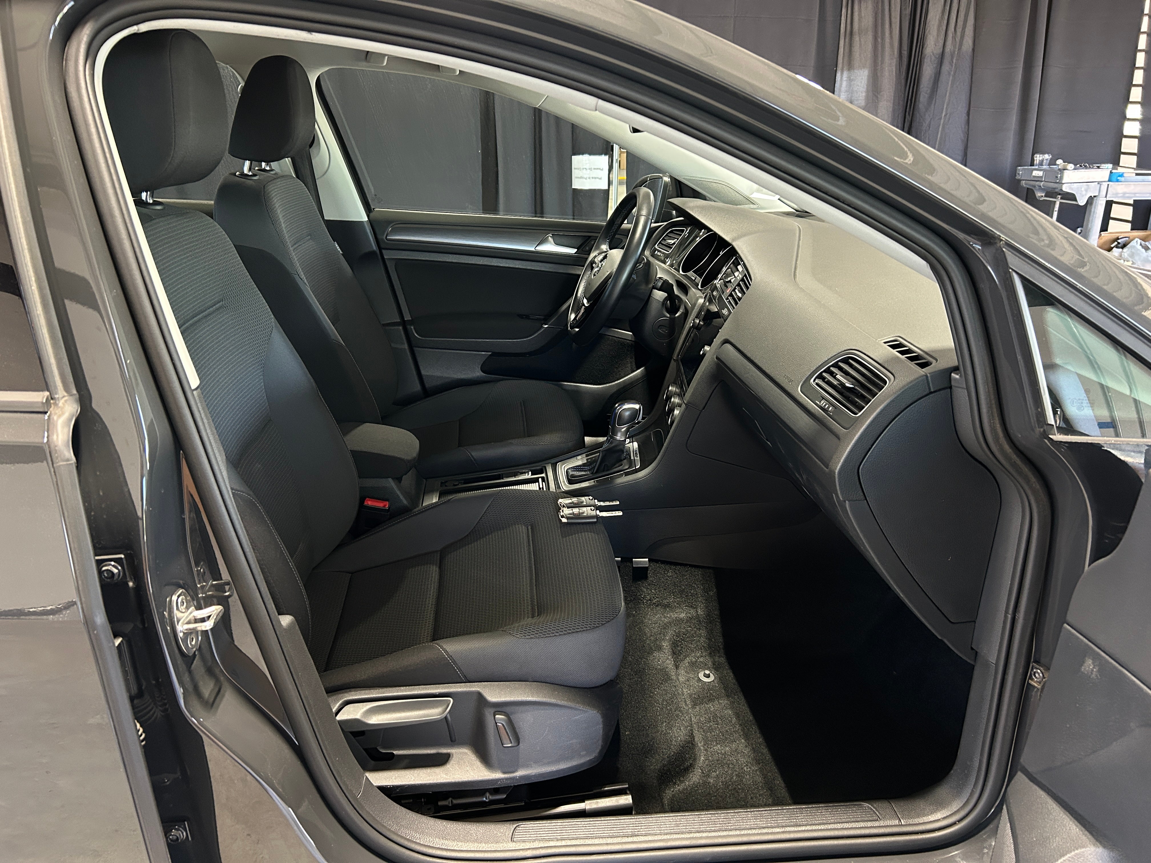 2019 Volkswagen e-Golf SE 2