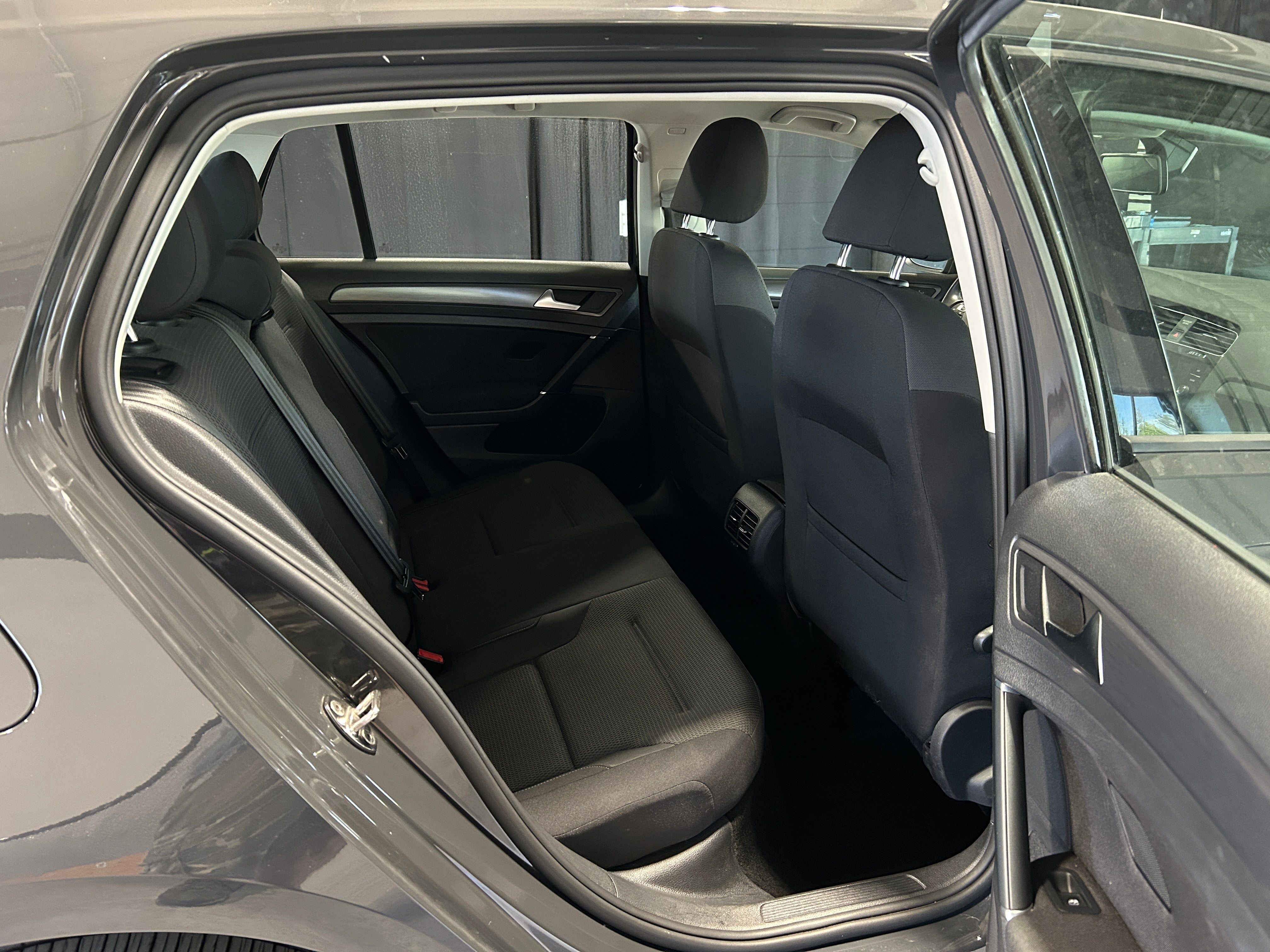 2019 Volkswagen e-Golf SE 6