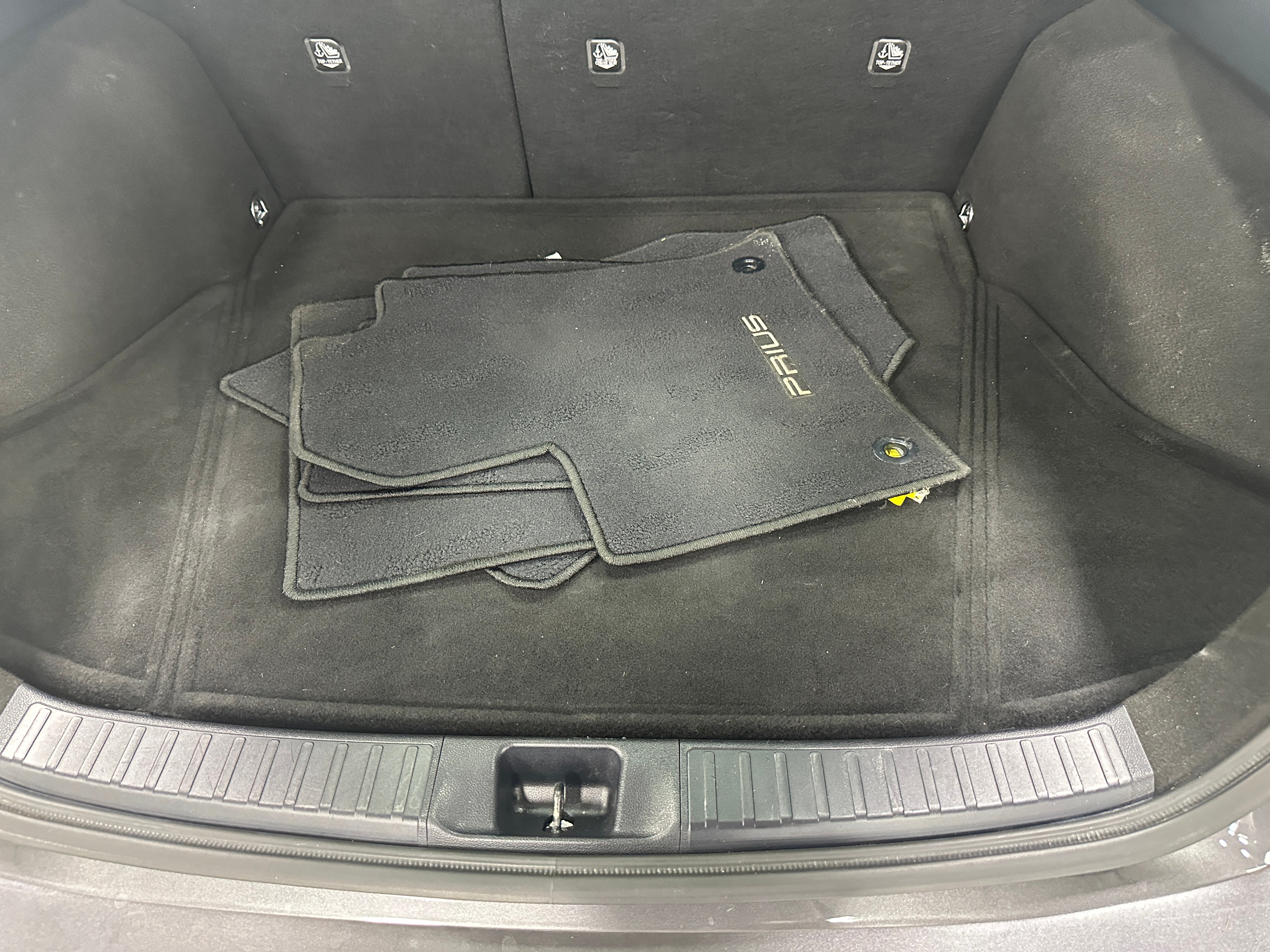 2017 Toyota Prius Two 7