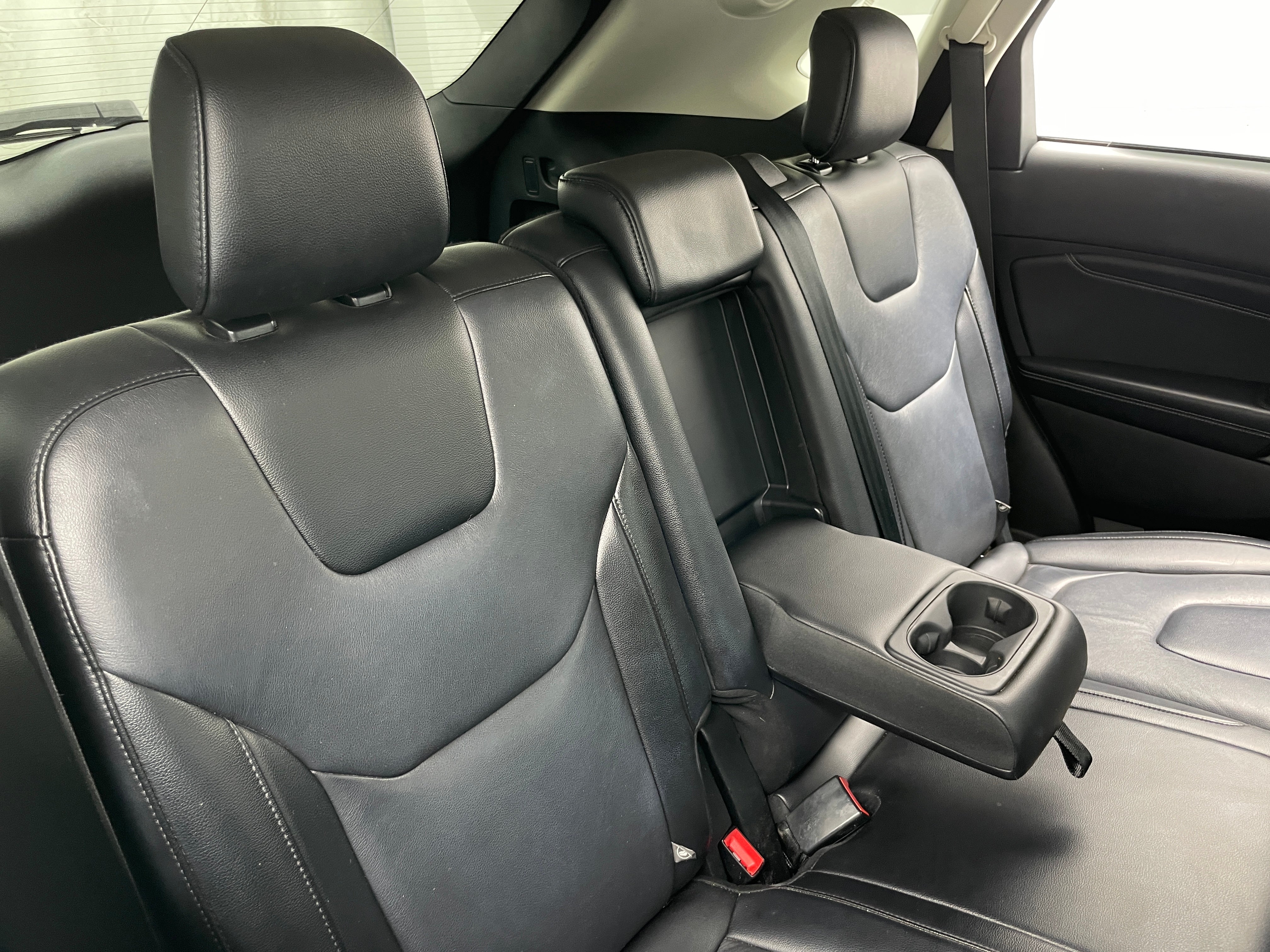 2022 Ford Edge Titanium 5