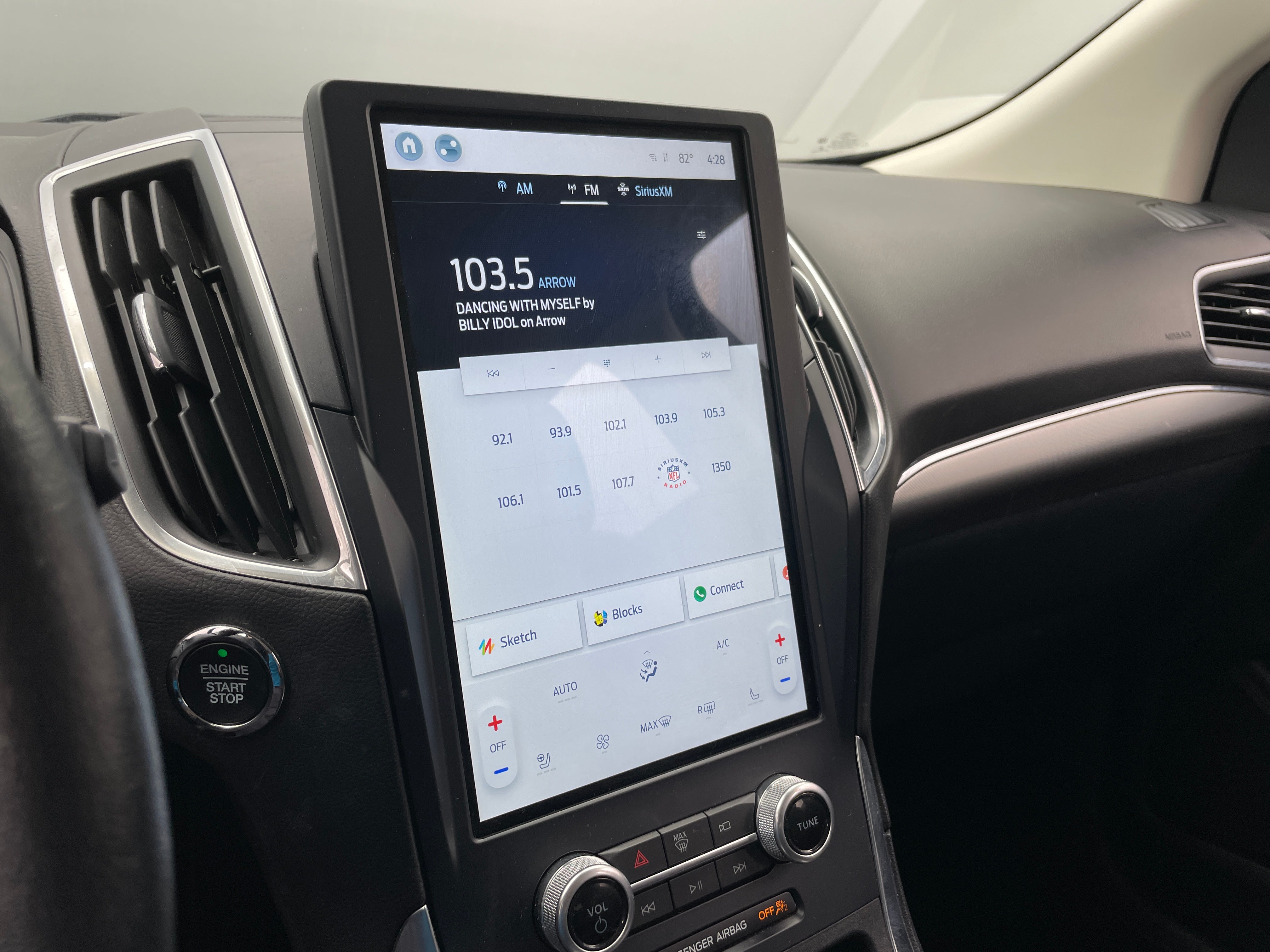 2022 Ford Edge Titanium 3