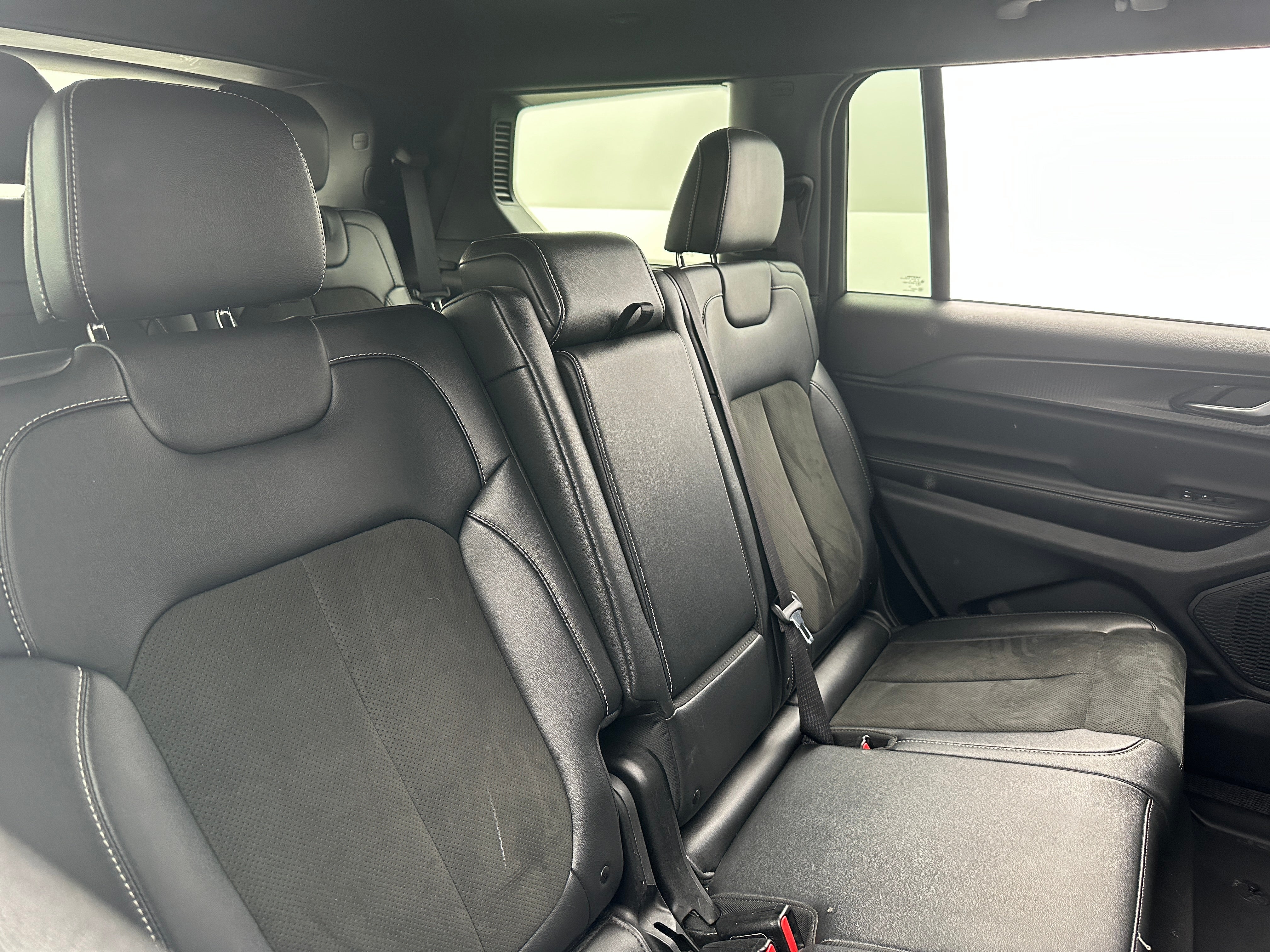 2023 Jeep Grand Cherokee L Altitude 5