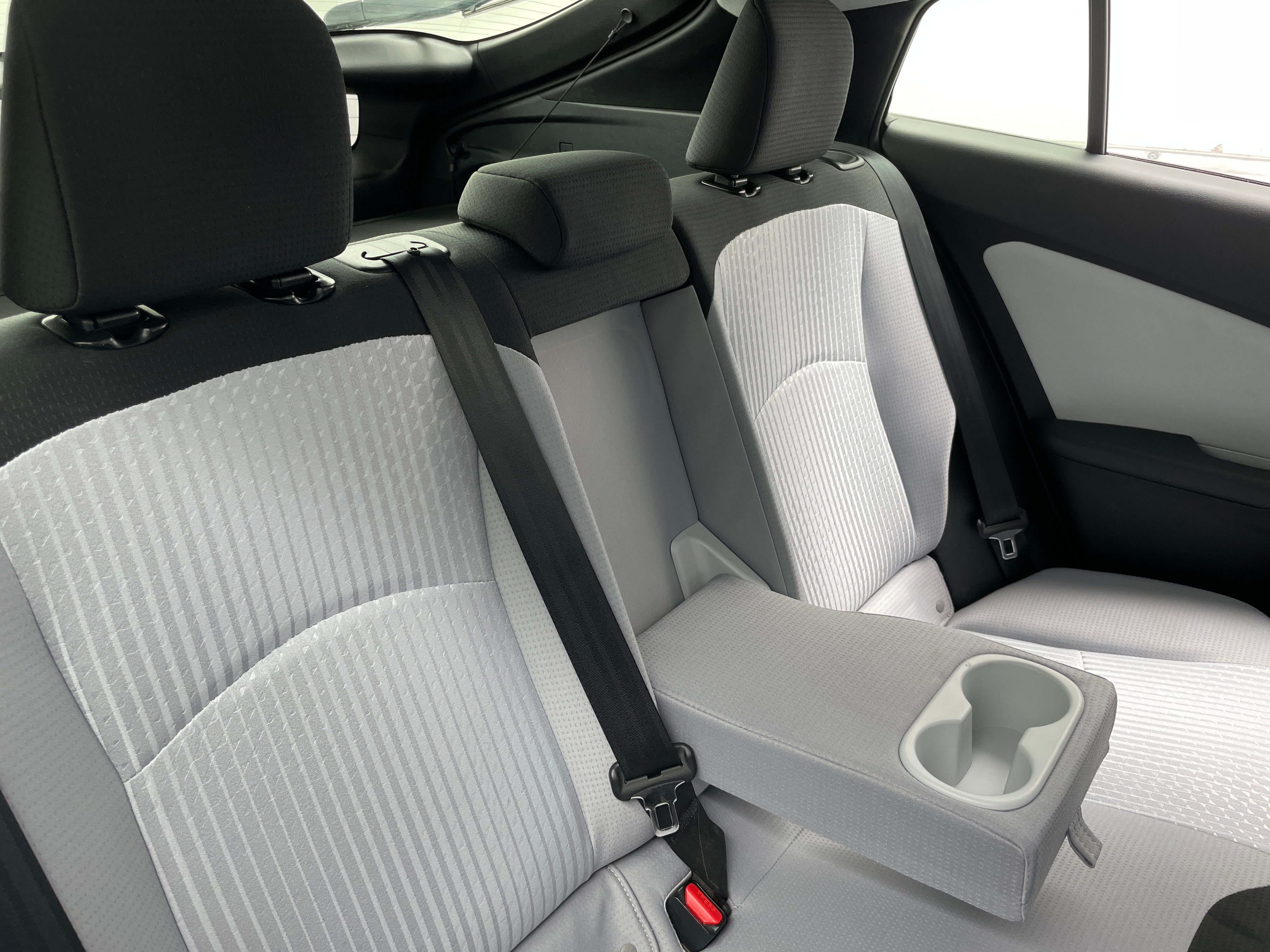 2016 Toyota Prius Two 6