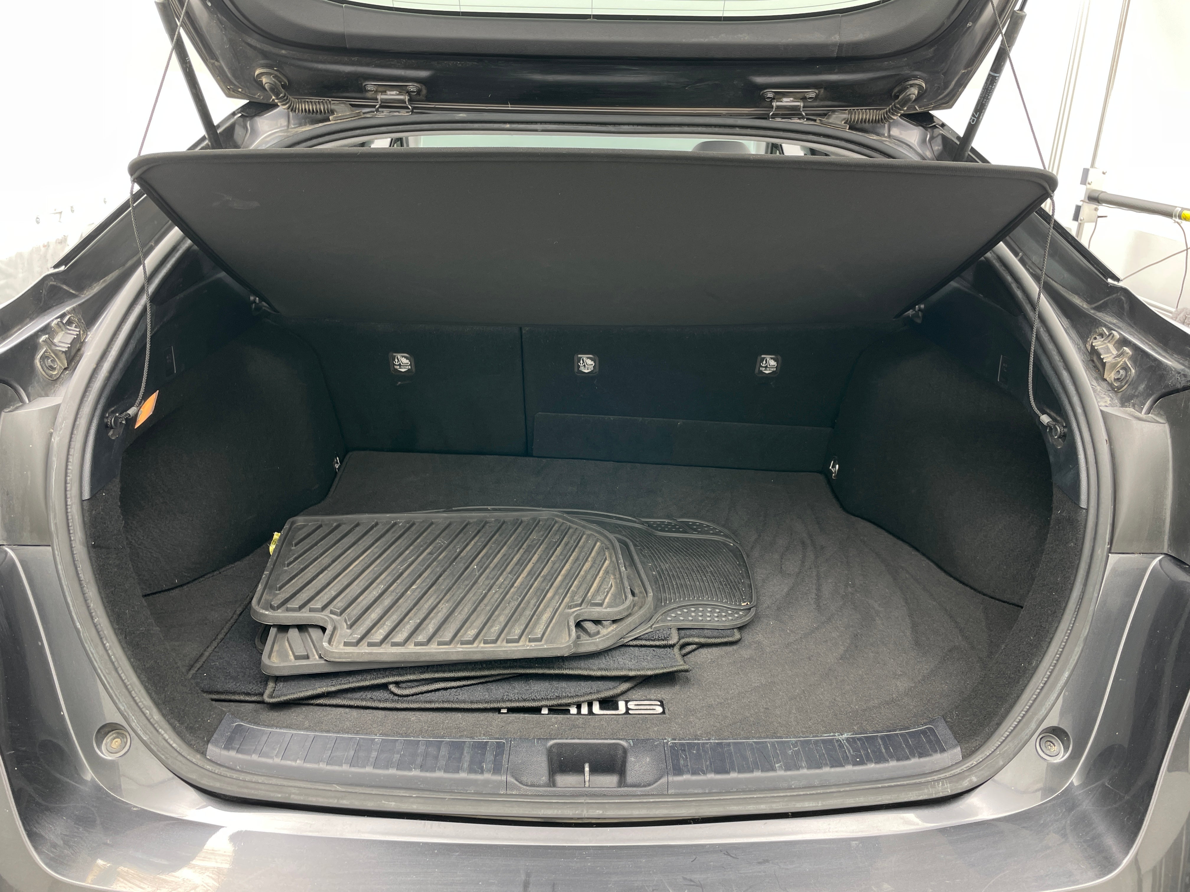 2016 Toyota Prius Two 7