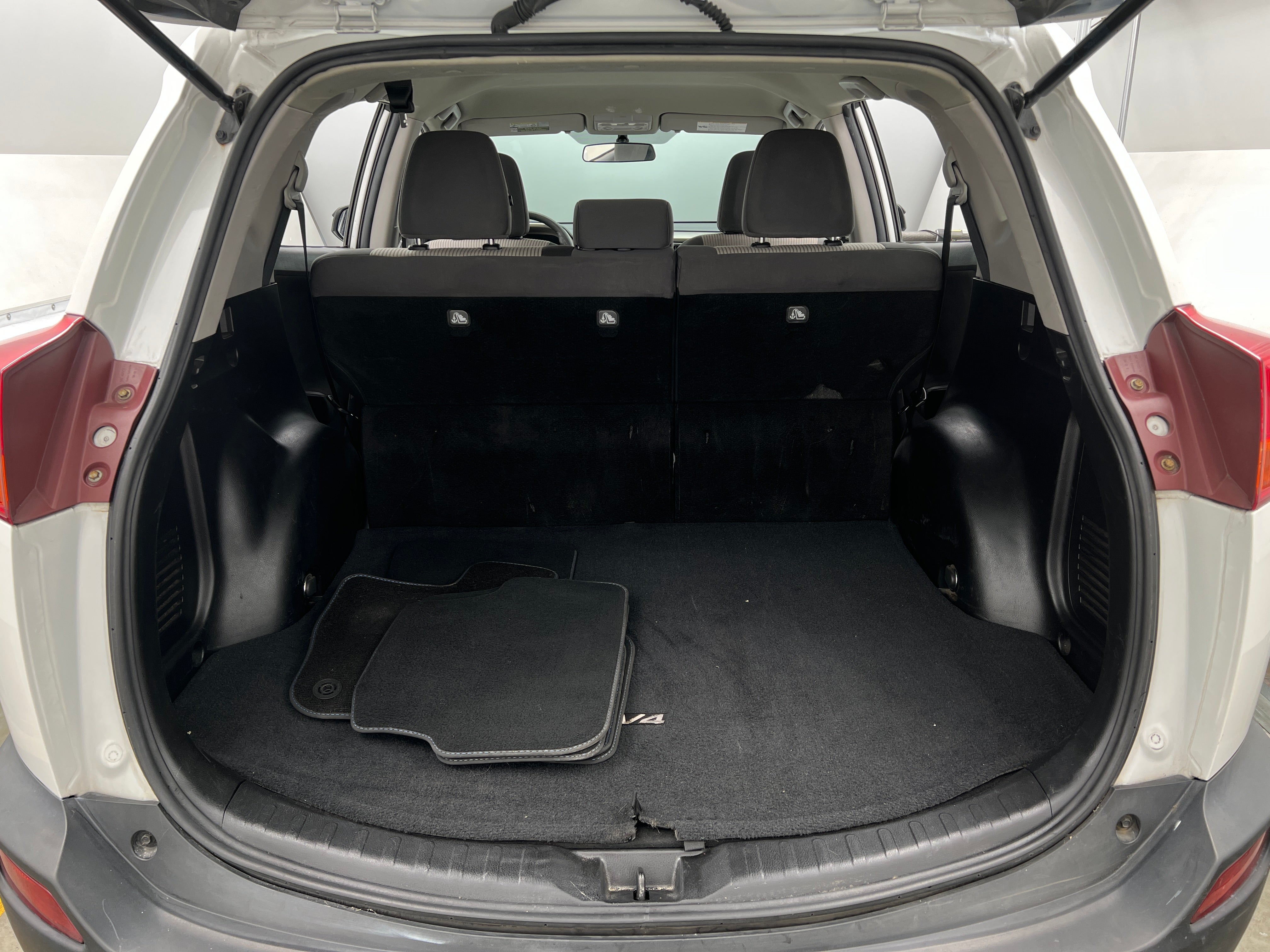 2015 Toyota RAV4 LE 7