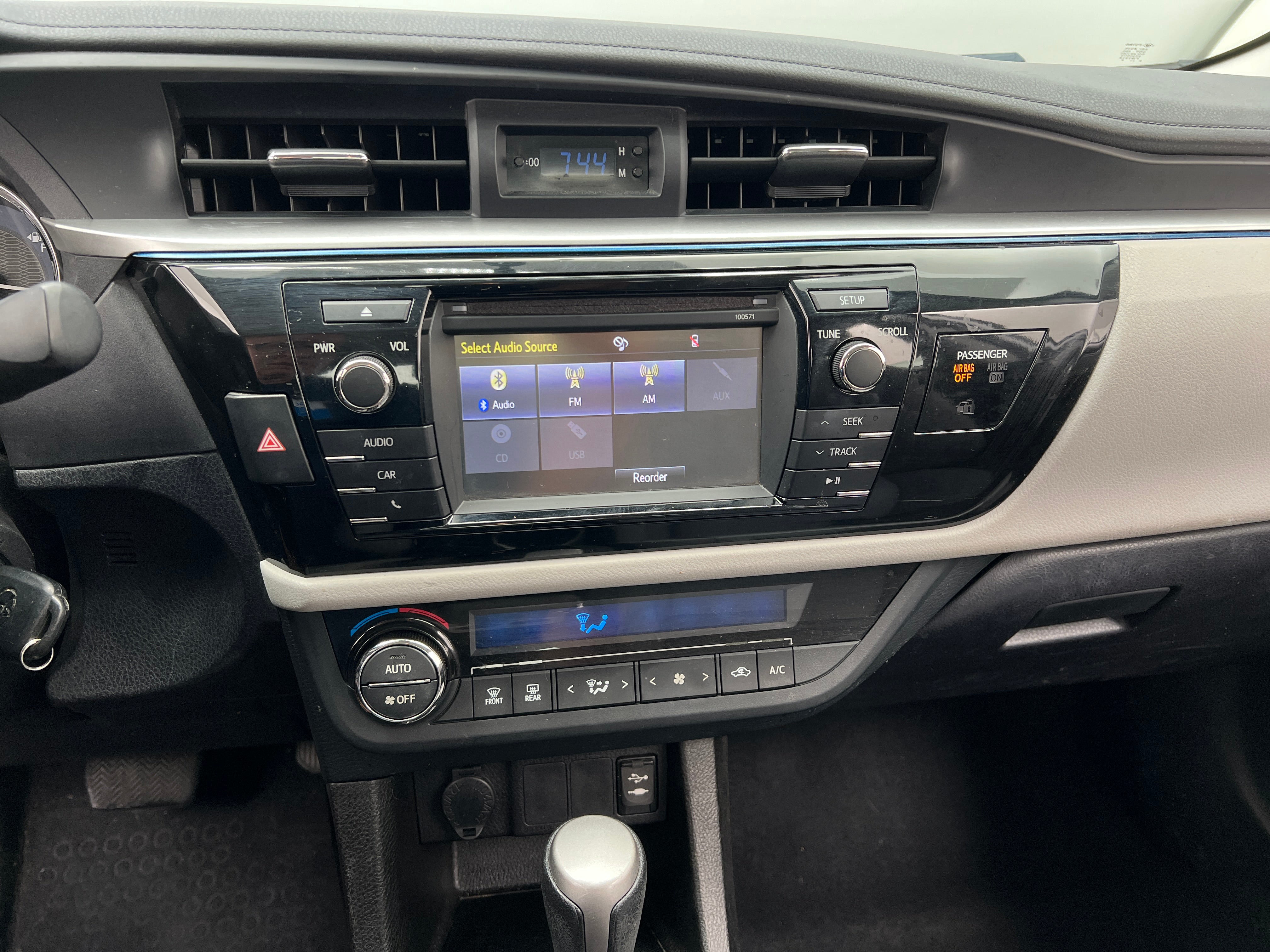 2016 Toyota Corolla LE 4