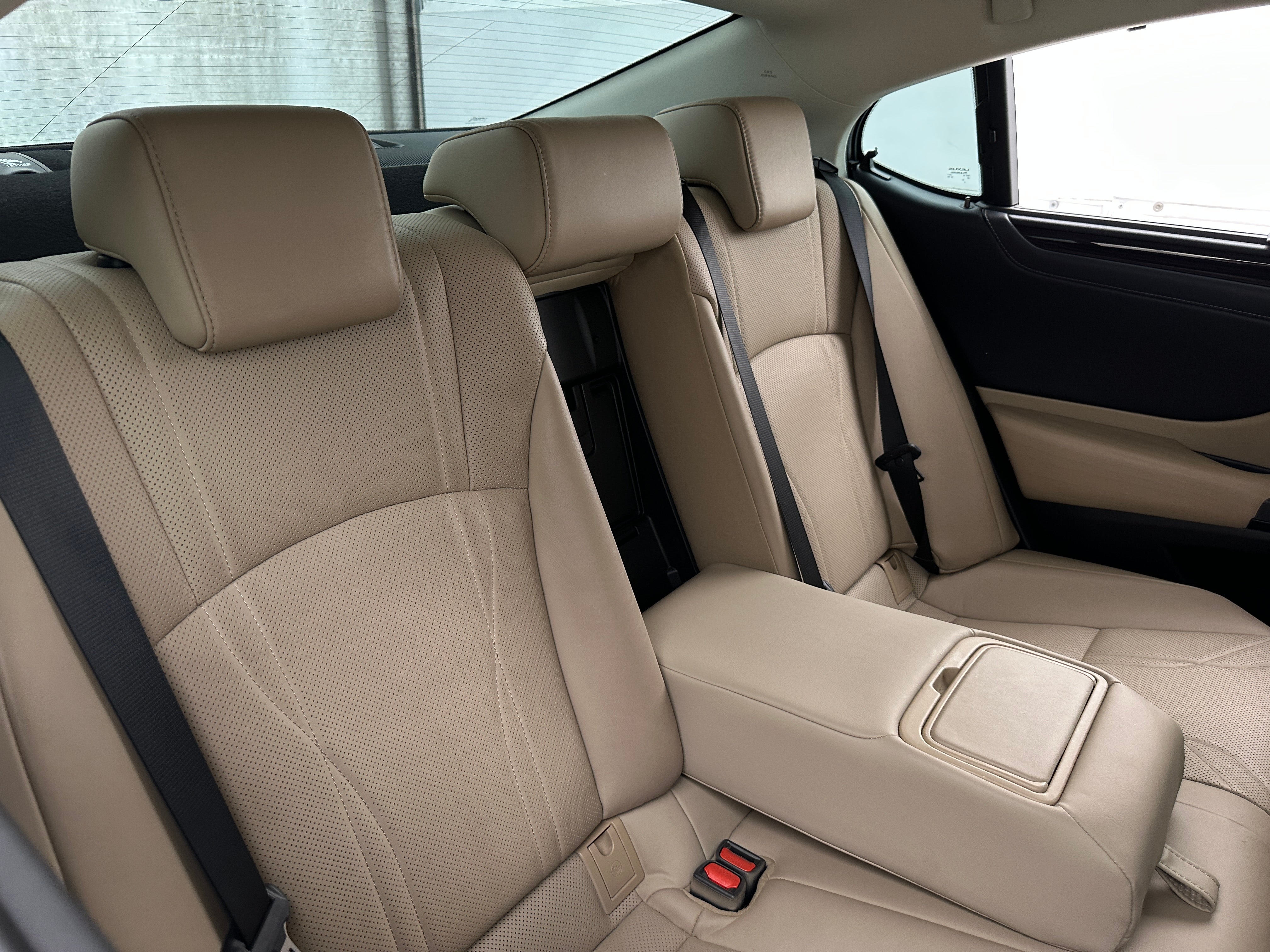 2021 Lexus ES  6