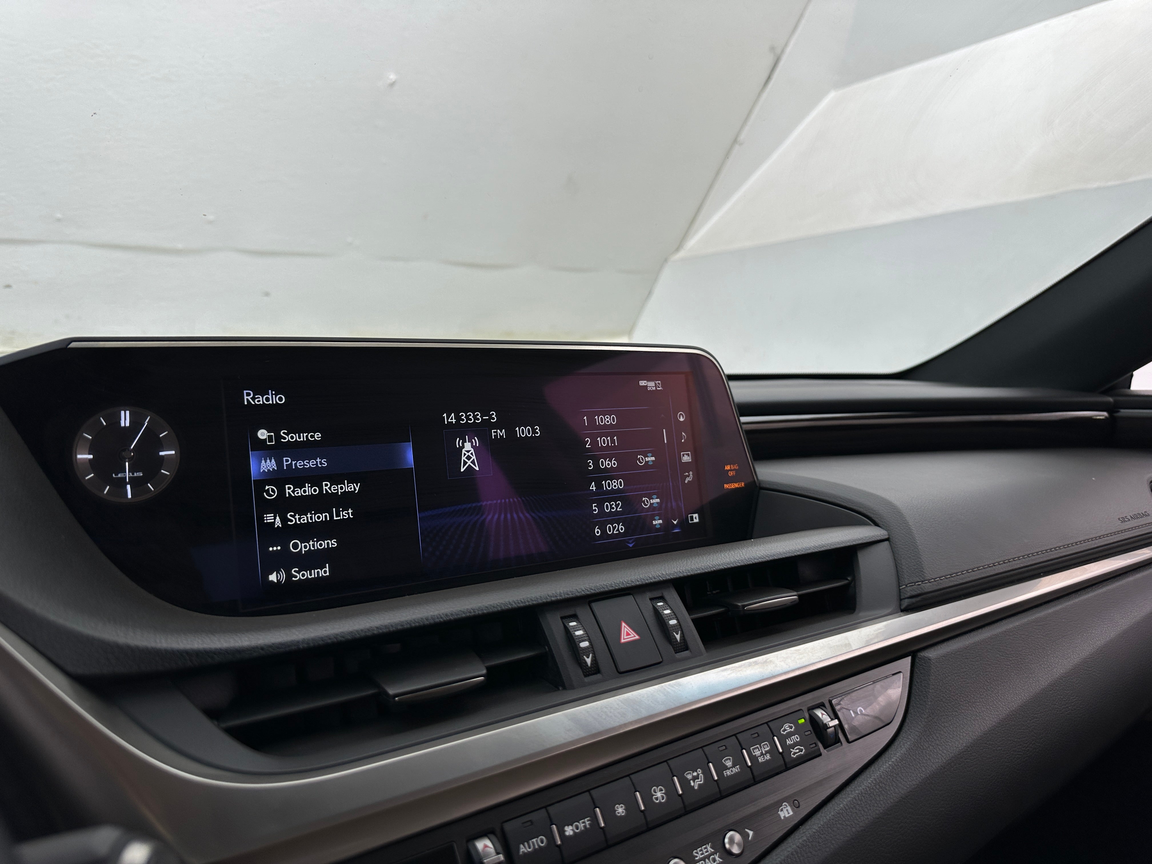 2021 Lexus ES  4
