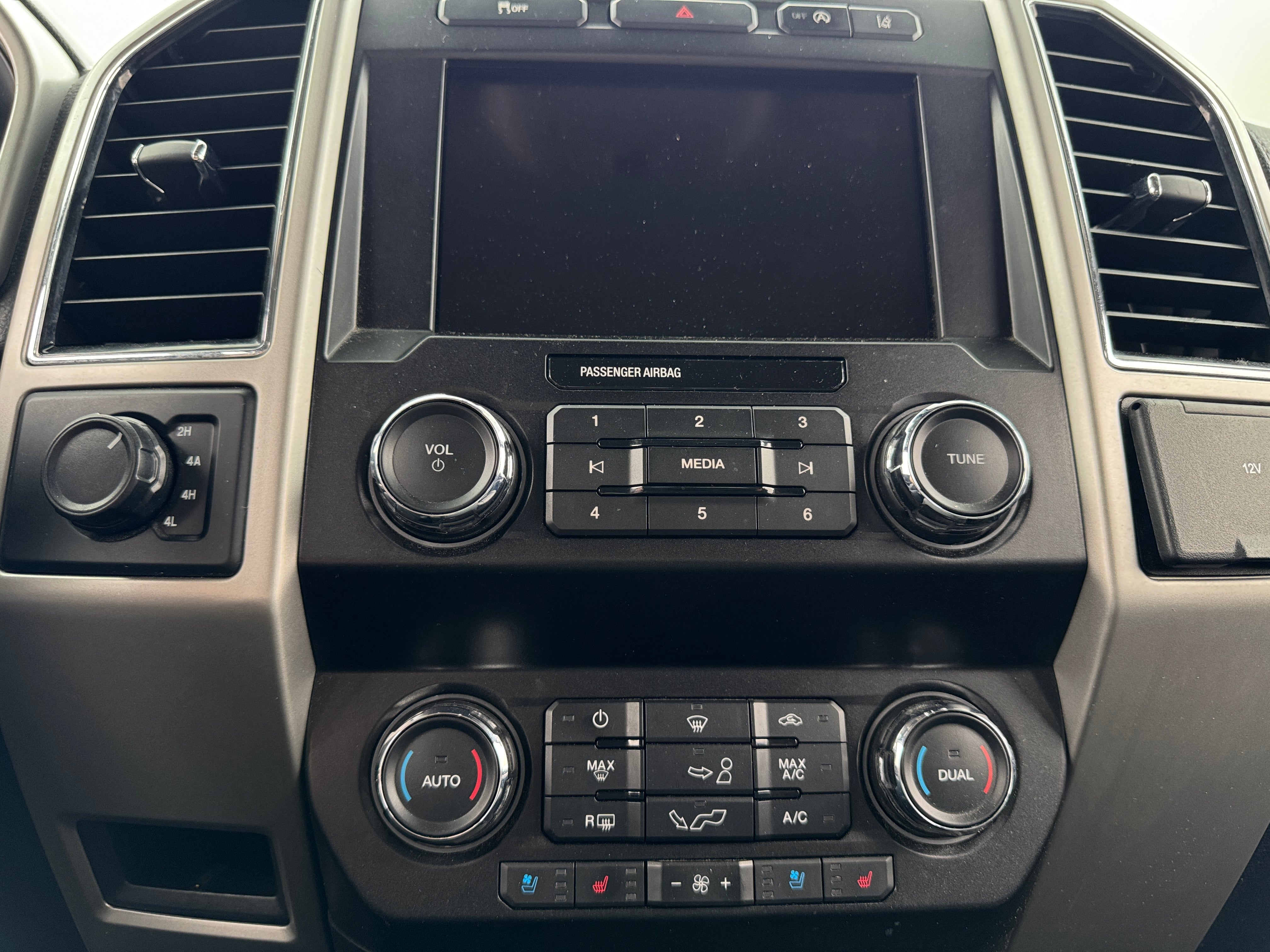 2020 Ford Econoline E-150 3