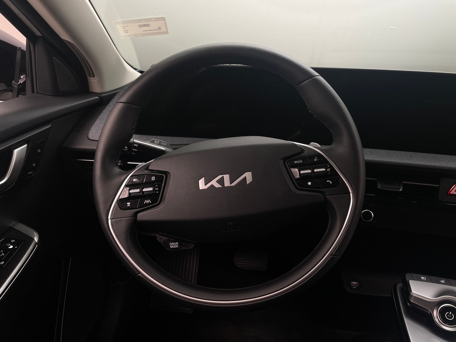 Thumbnail: 2022 Kia EV6 - 4