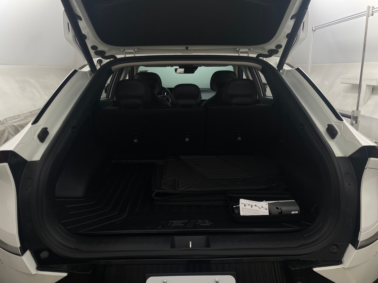 Thumbnail: 2022 Kia EV6 - 6