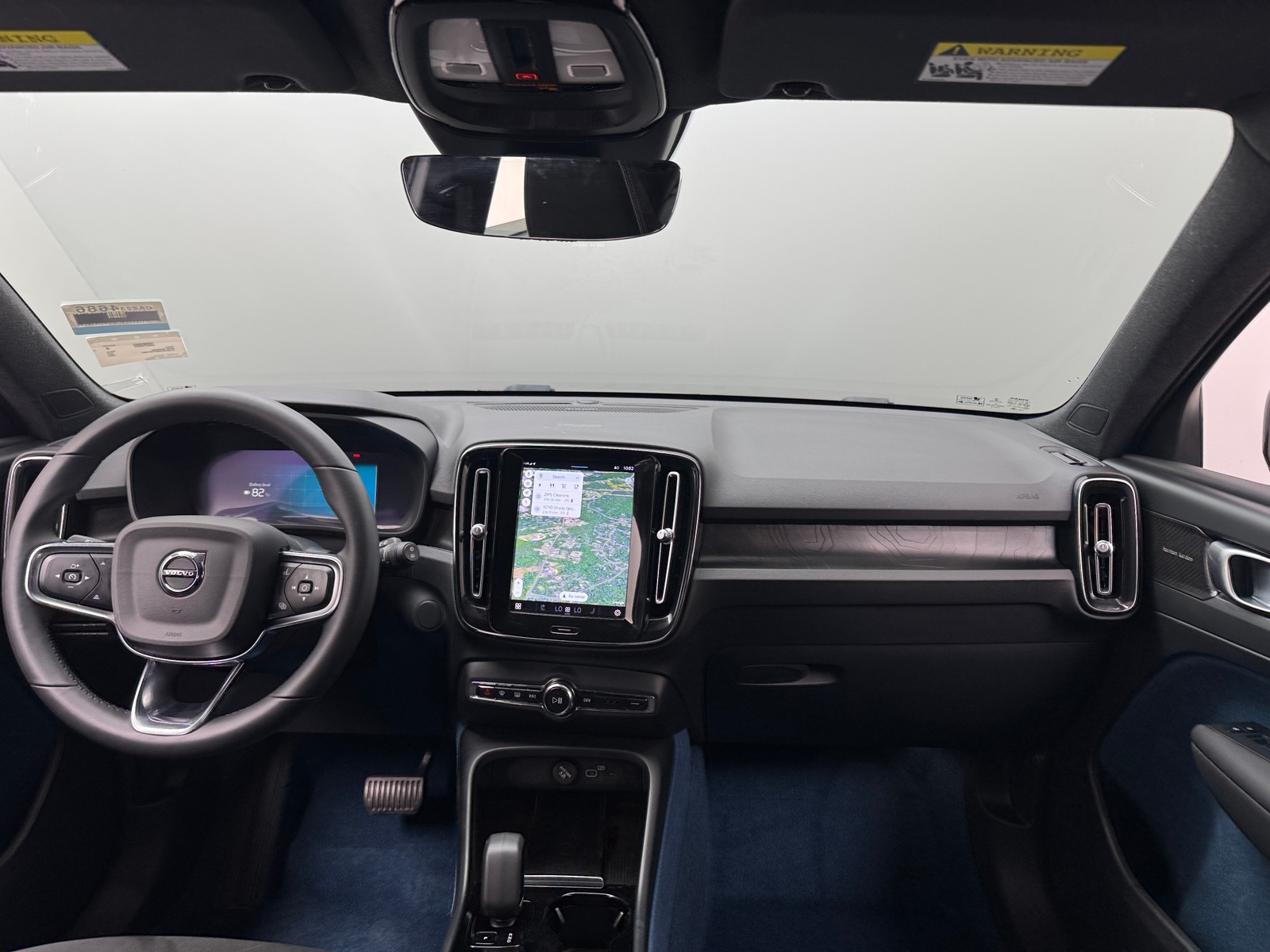 Thumbnail: 2023 Volvo XC40 - 3