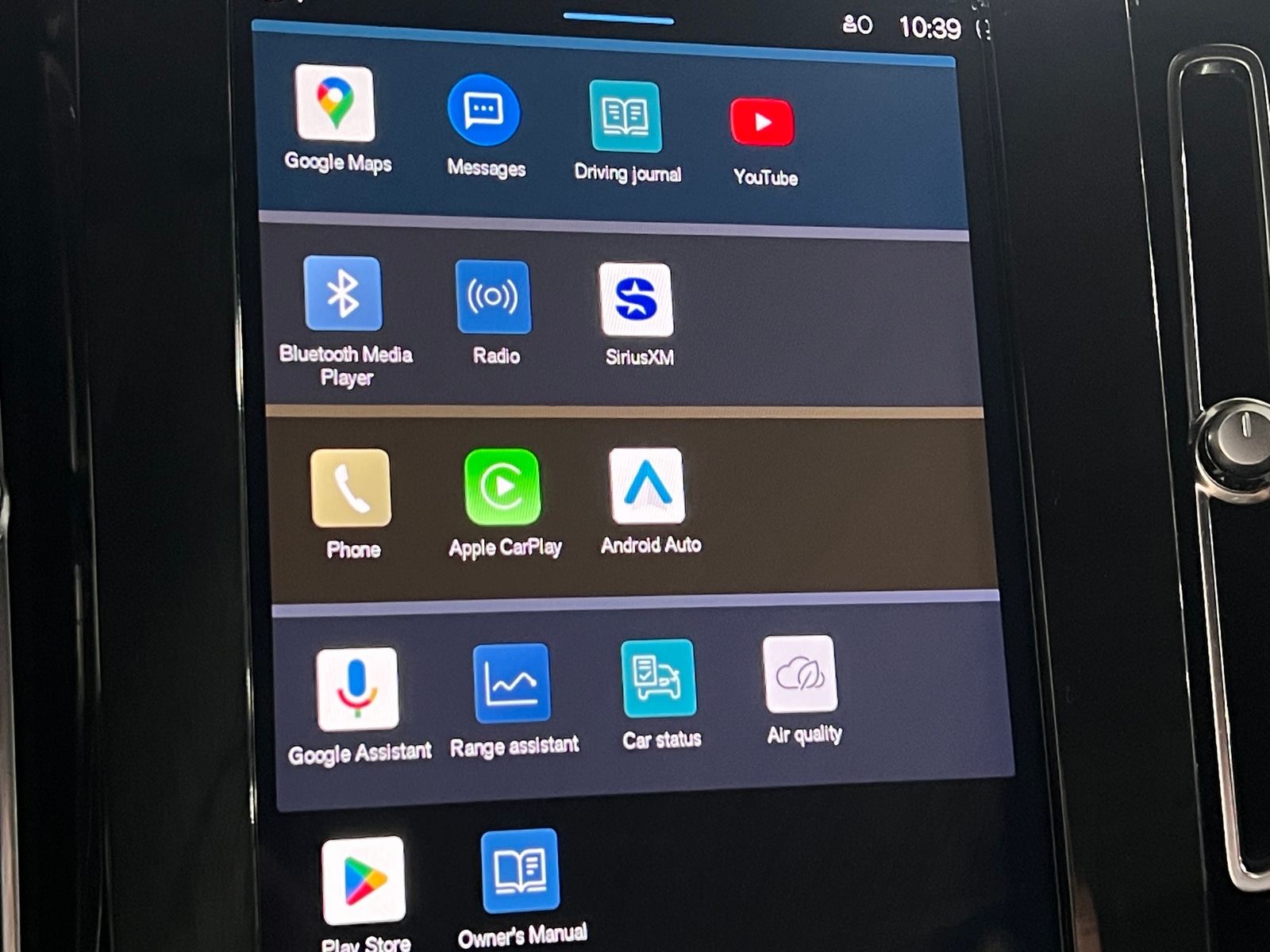 Thumbnail: 2023 Volvo XC40 - 4