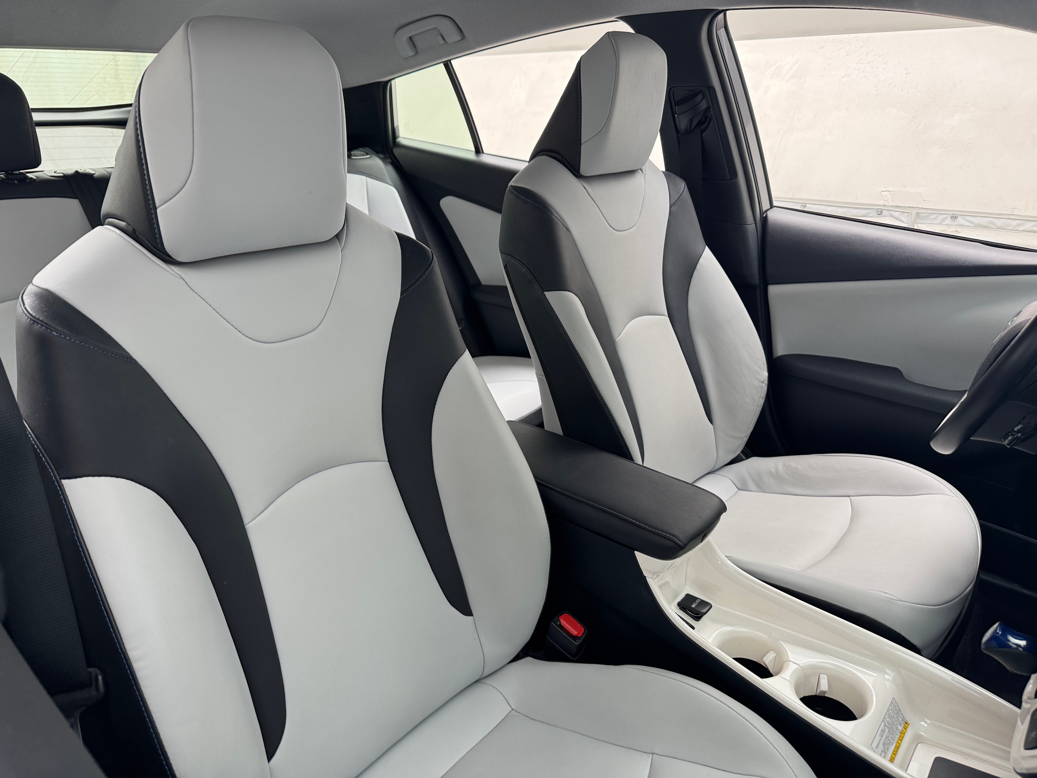 2016 Toyota Prius Four Touring 2