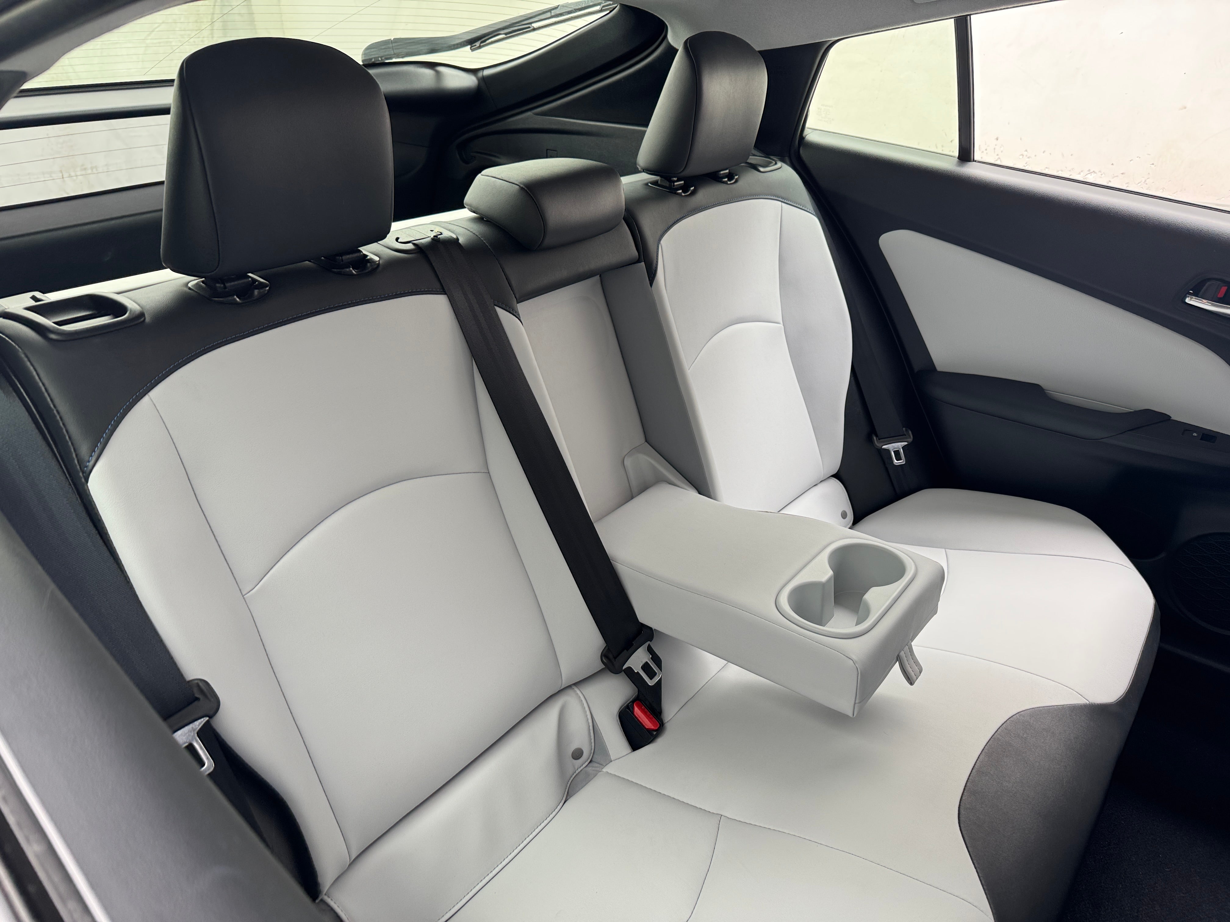 2016 Toyota Prius Four Touring 6