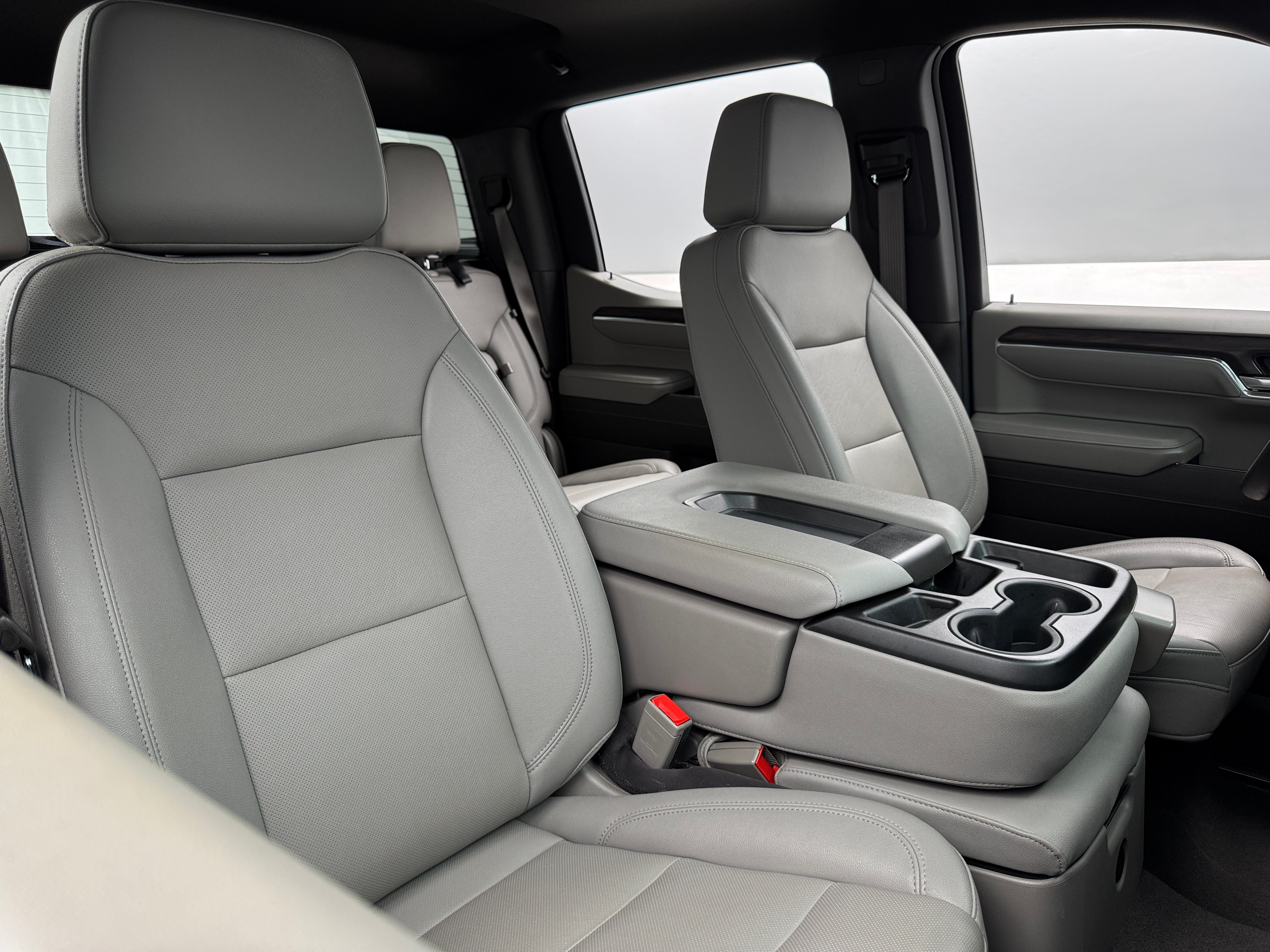 2024 GMC Sierra 1500 SLT 2