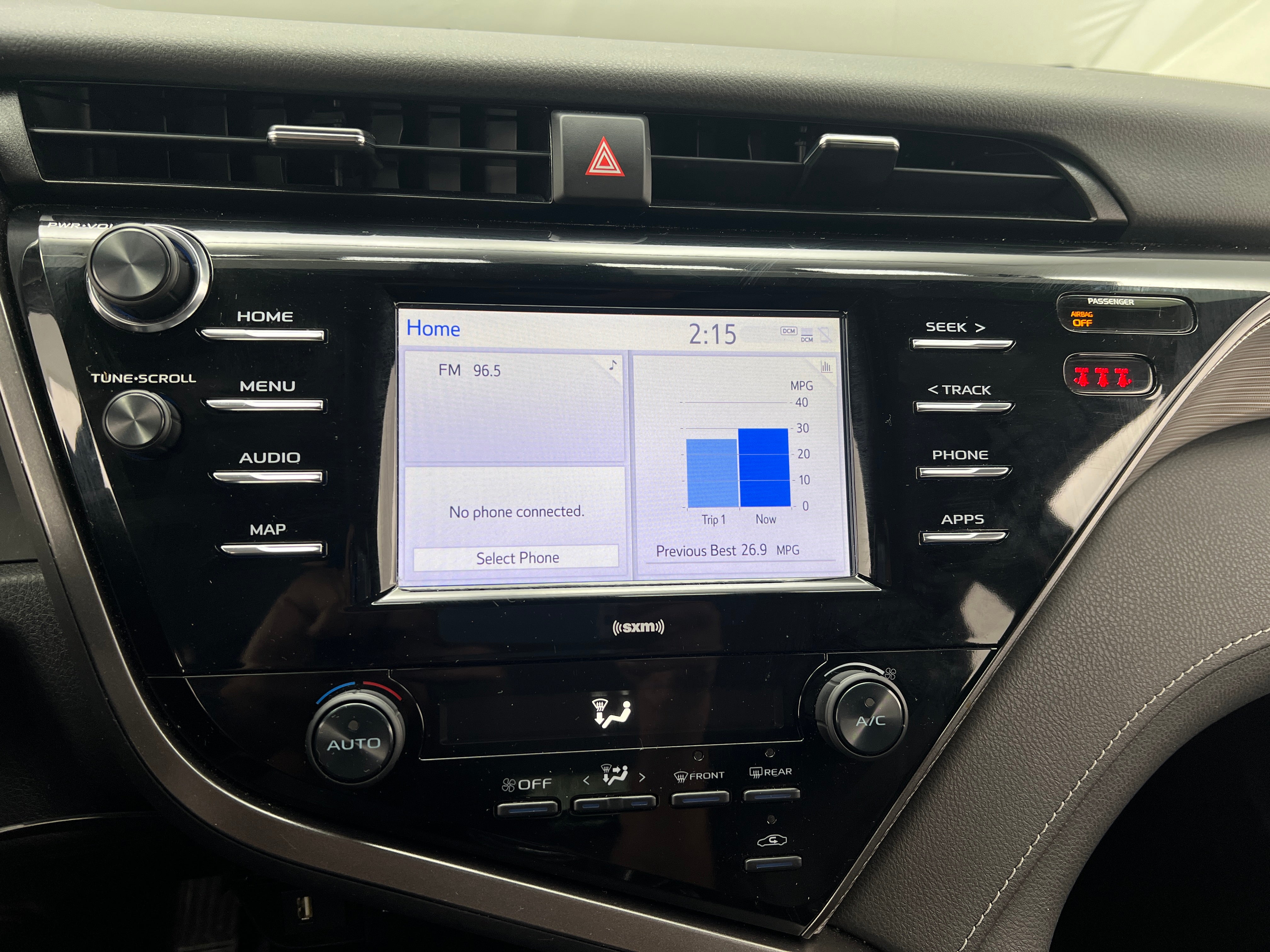 2020 Toyota Camry SE 3