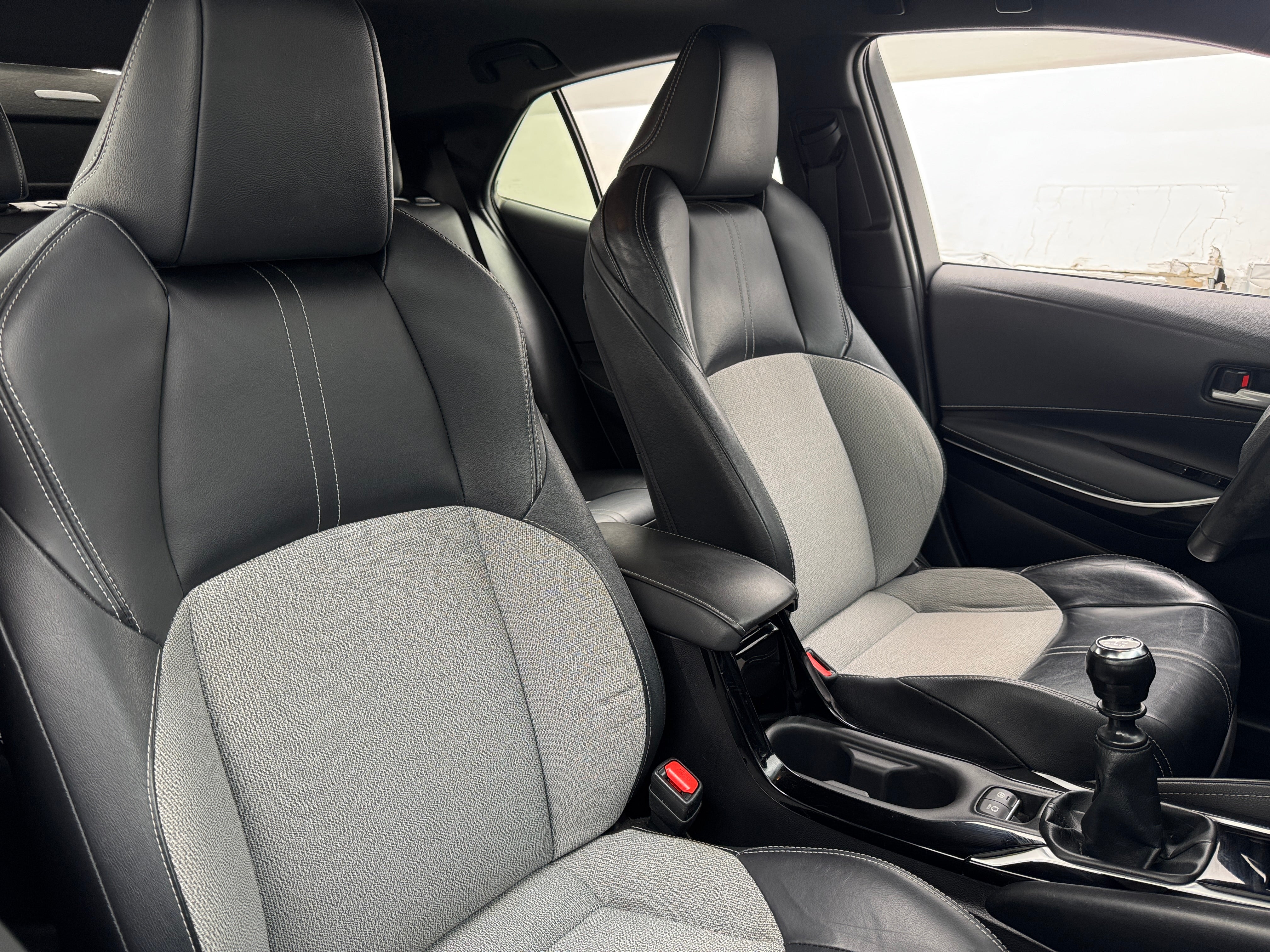 2020 Toyota Corolla XSE 2