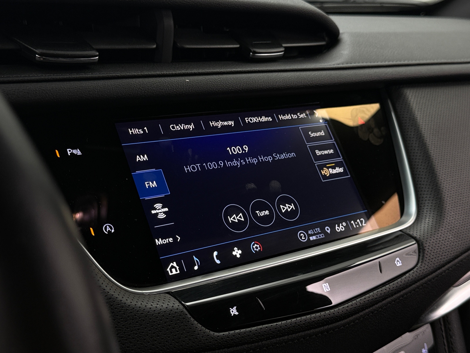 Thumbnail: 2021 Cadillac XT5 - 3