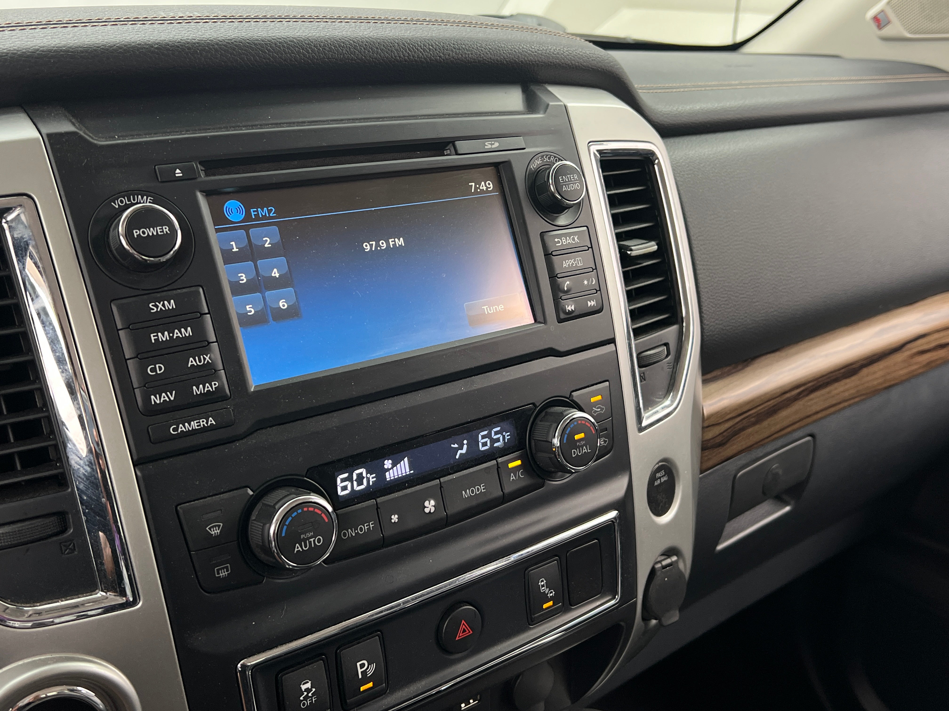 2017 Nissan Titan SL 3